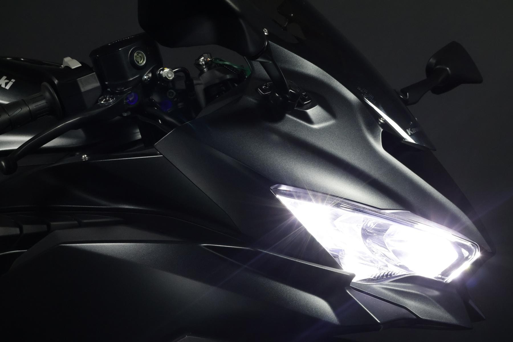 KAWASAKI Ninja ZX-4RR (57/35 KW) *Black Edition* Level 3-showroom-element-3