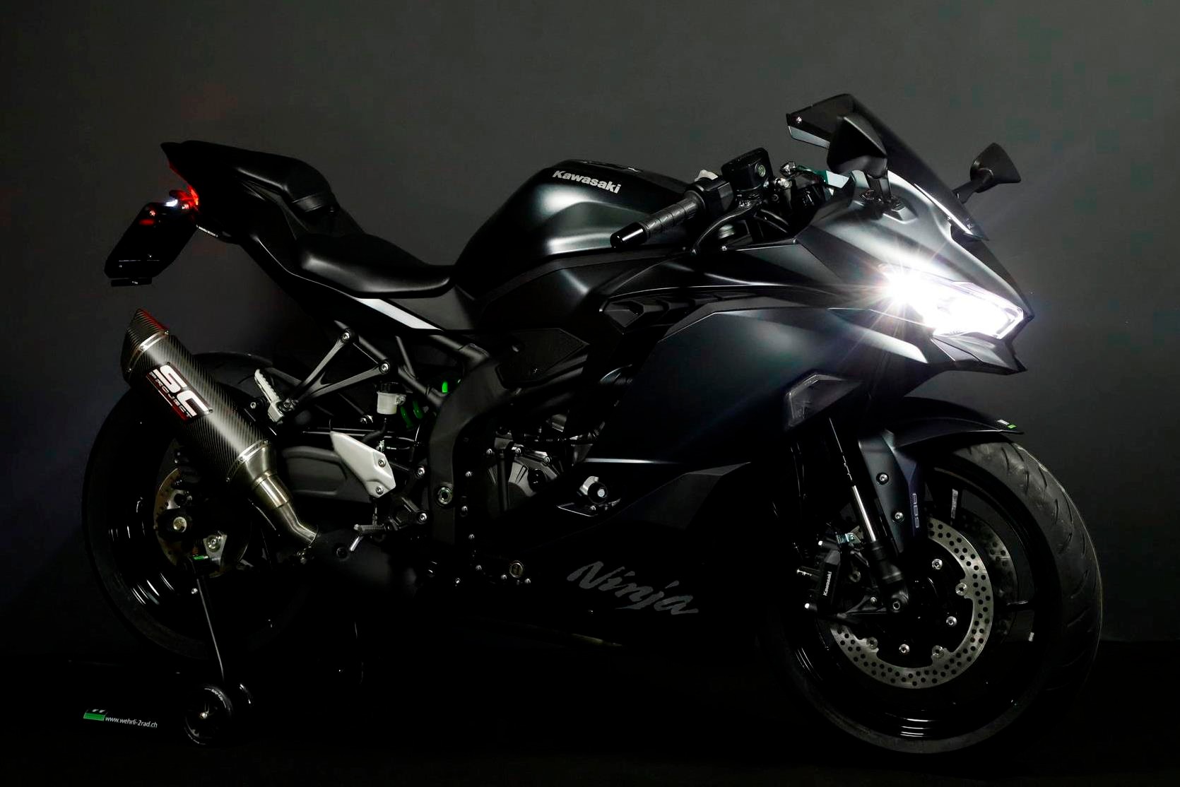 KAWASAKI Ninja ZX-4RR (57/35 KW) *Black Edition* Level 3-showroom-element-1