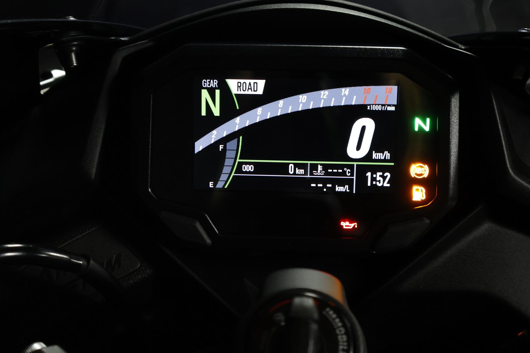 KAWASAKI Ninja ZX-4RR (57/35 KW) *Black Edition* Level 3-image-8