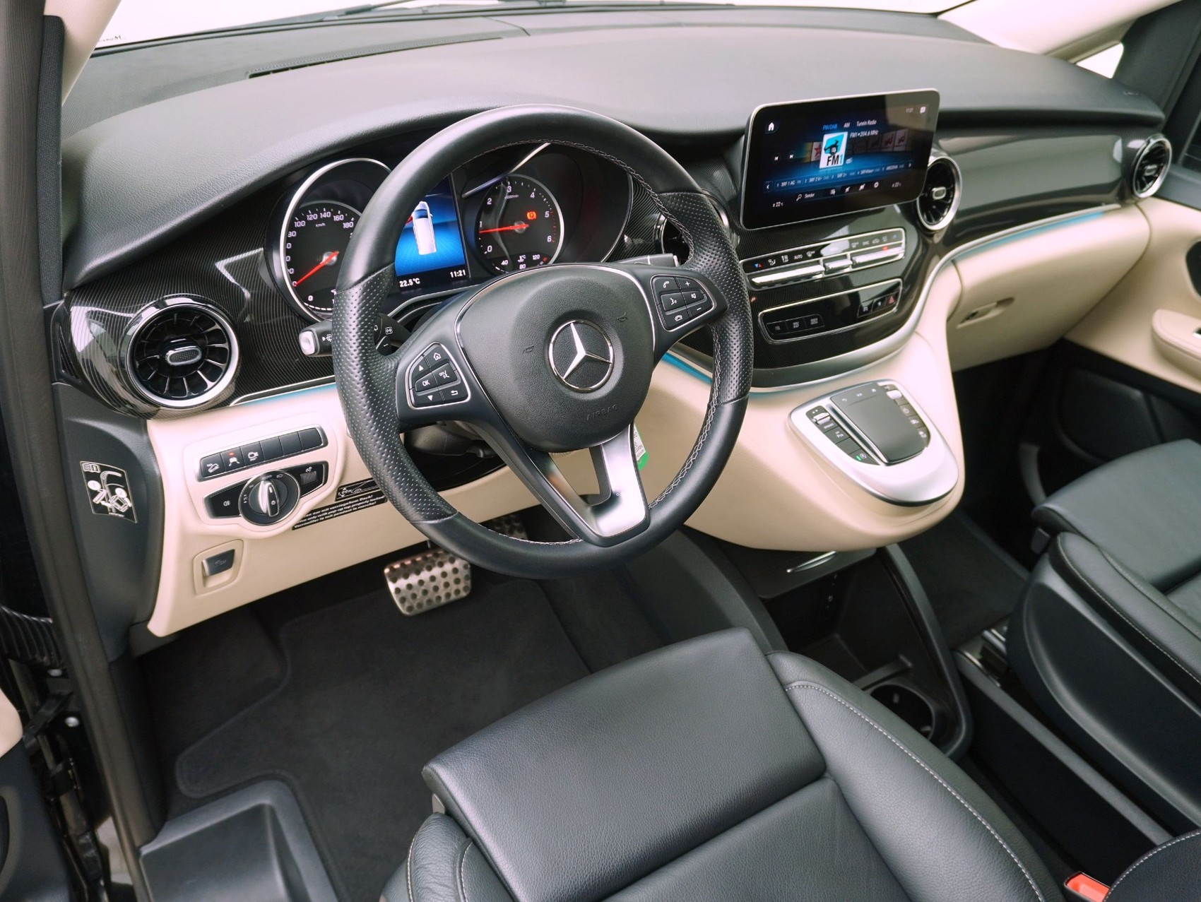 MERCEDES-BENZ Marco Polo 300 d-image-14