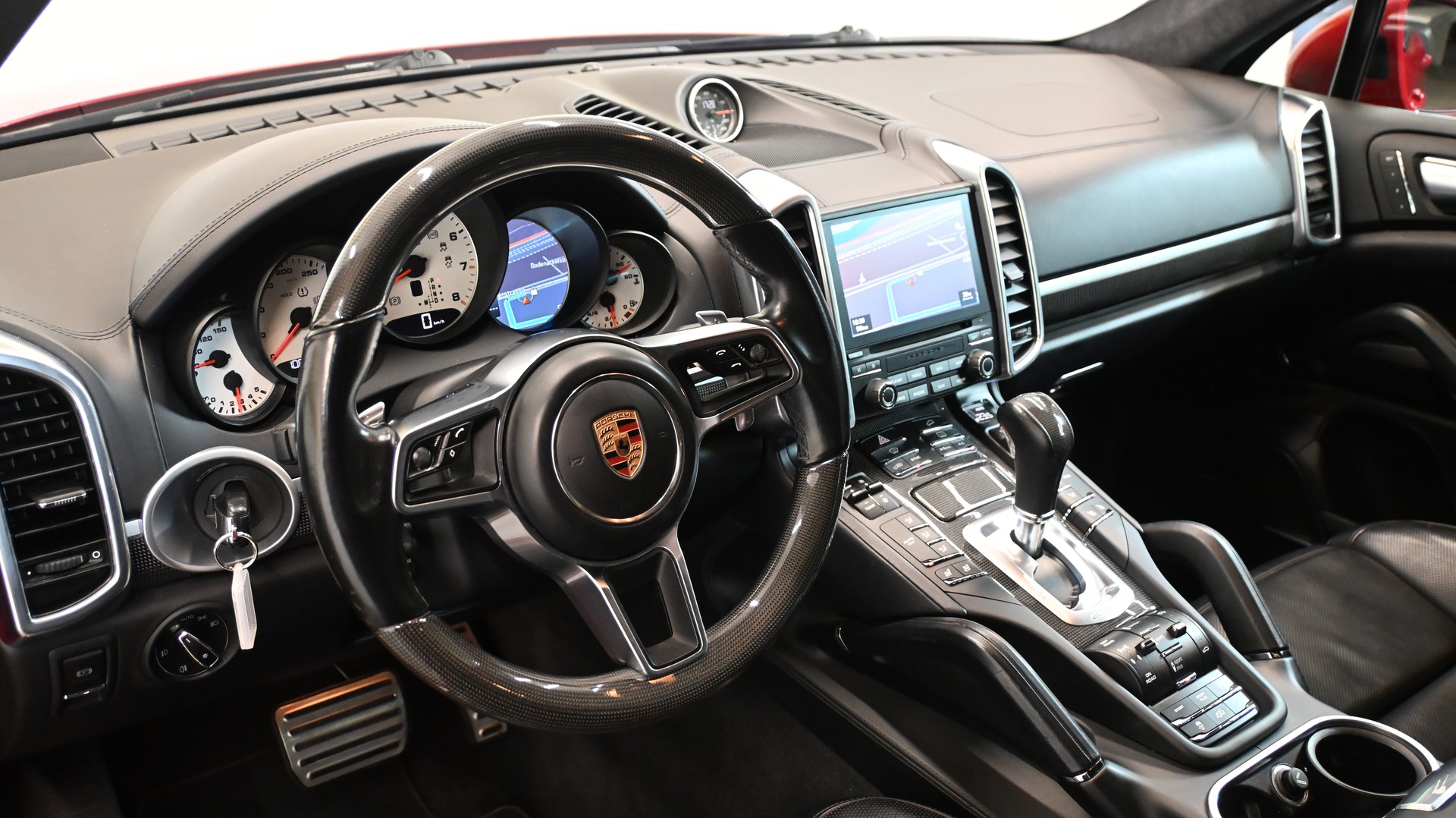 PORSCHE Cayenne GTS-image-2