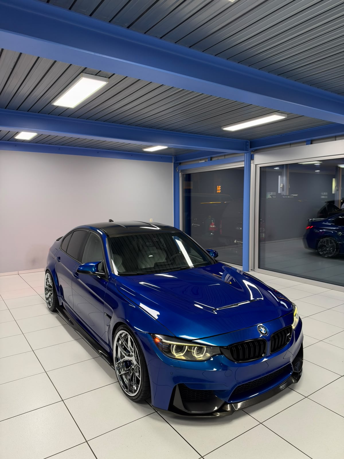 BMW M3 Drivelogic-showroom-element-2