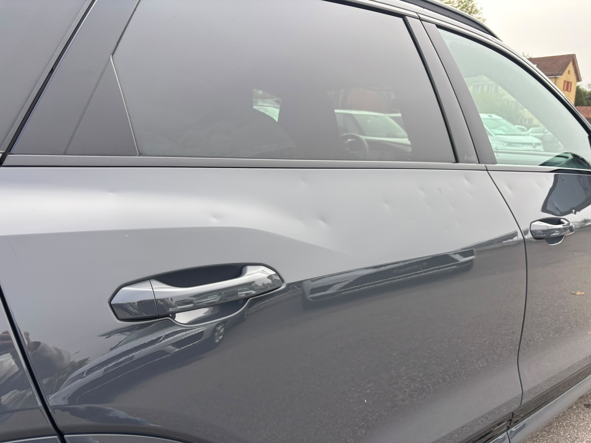 AUDI Q8 55 e-tron Black Edition quattro-image-10