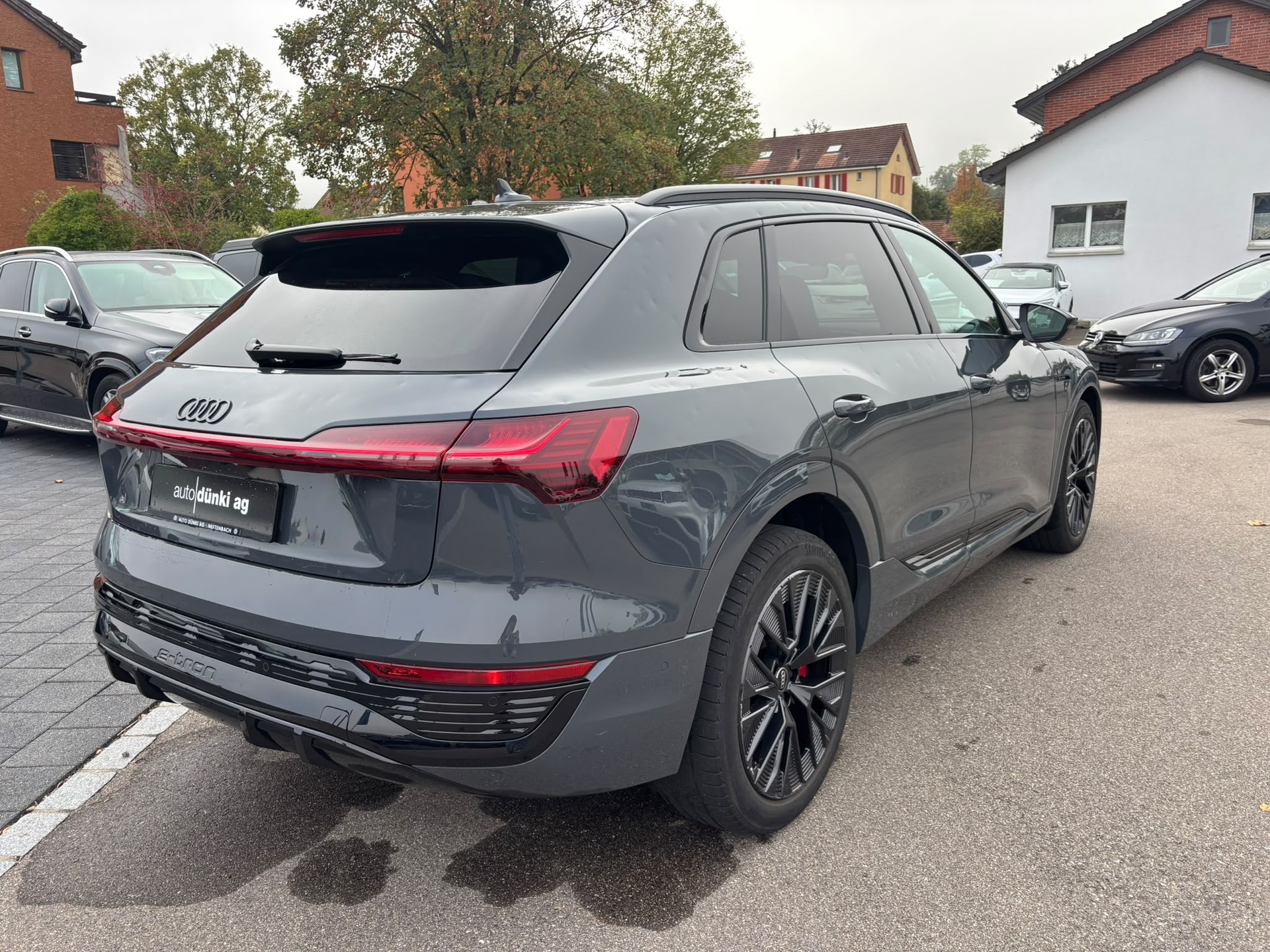 AUDI Q8 55 e-tron Black Edition quattro-image-3