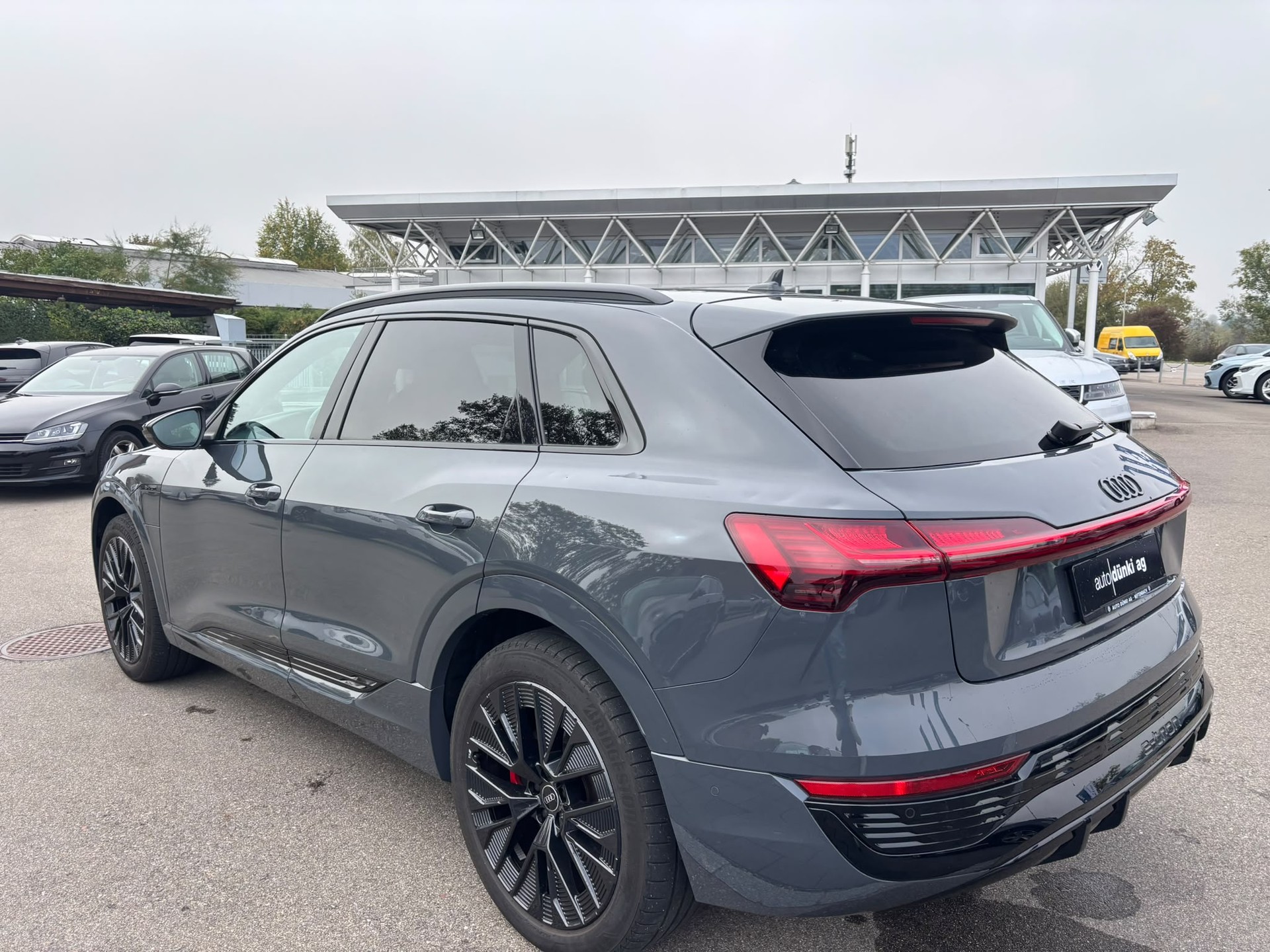 AUDI Q8 55 e-tron Black Edition quattro-image-4