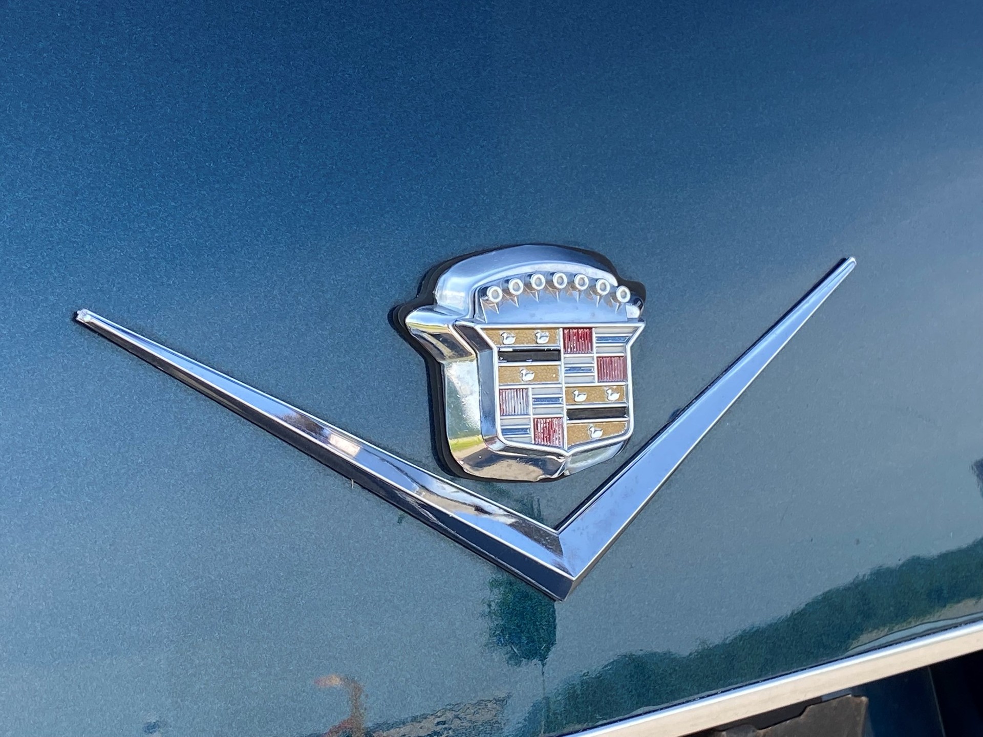CADILLAC DEVILLE Sedan-image-4