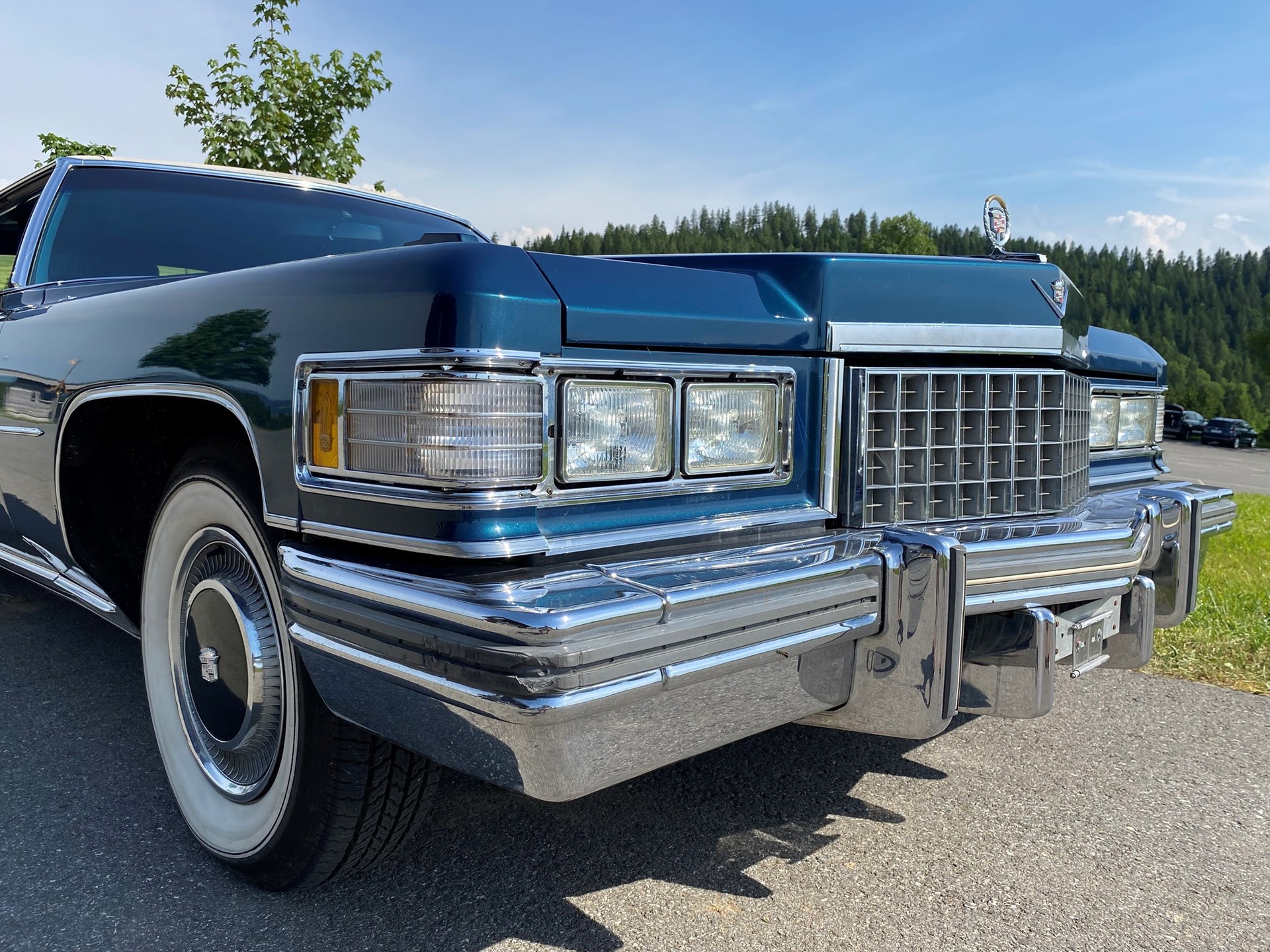 CADILLAC DEVILLE Sedan-image-1