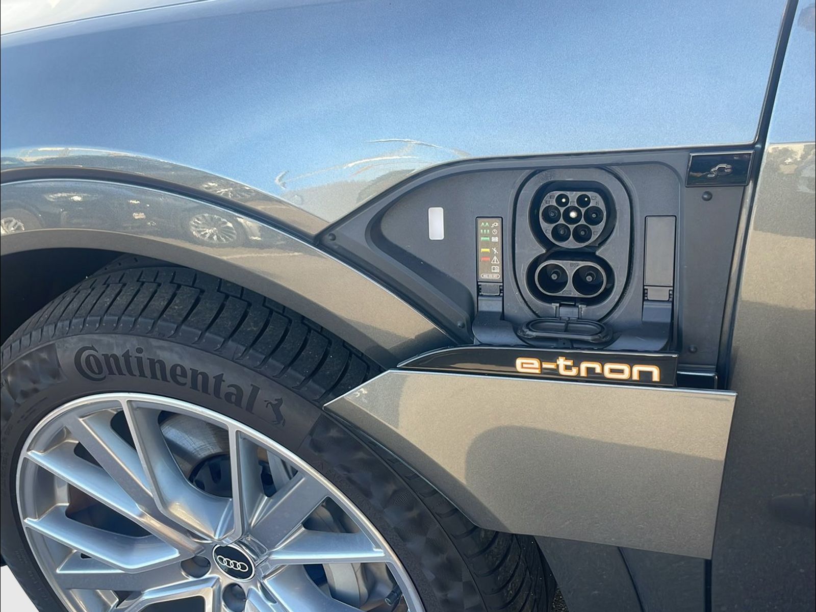 AUDI e-tron 55 Sportback S Line quattro-image-12