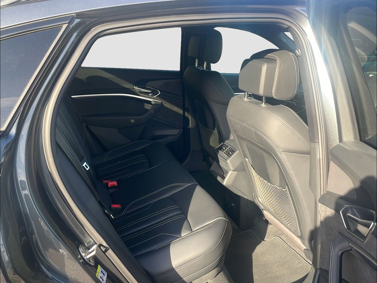 AUDI e-tron 55 Sportback S Line quattro-image-9