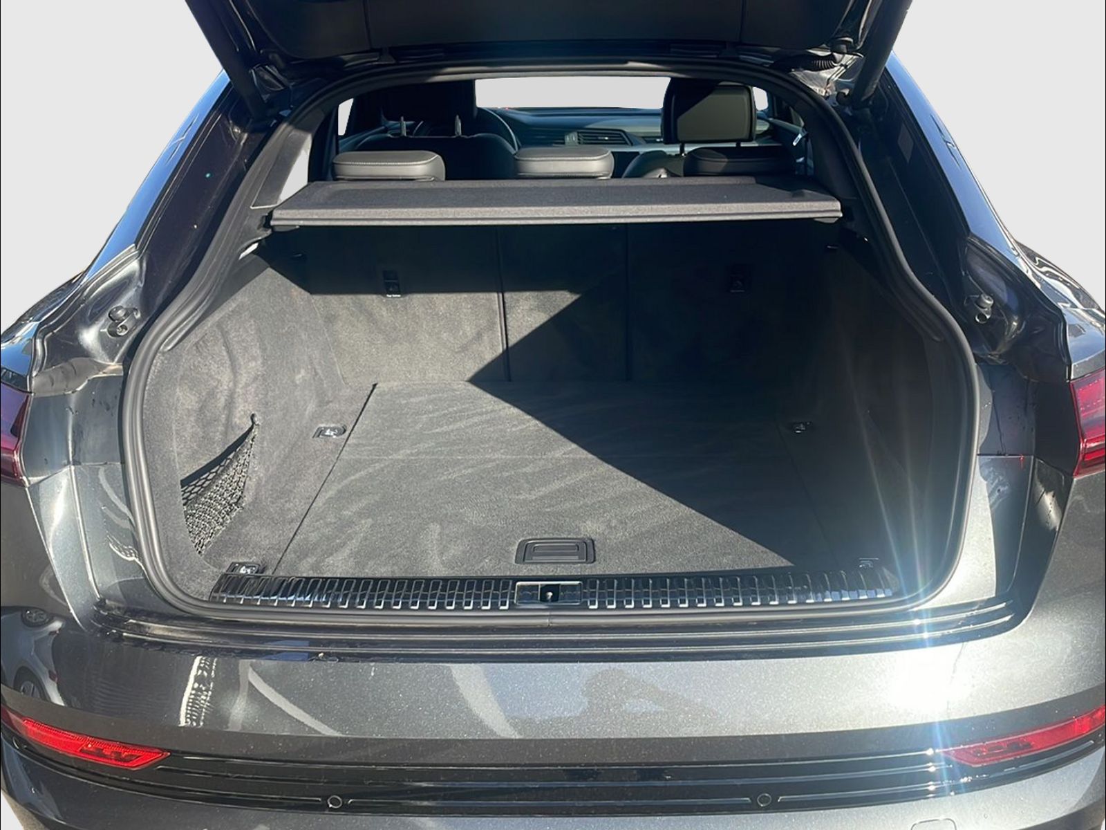 AUDI e-tron 55 Sportback S Line quattro-image-10