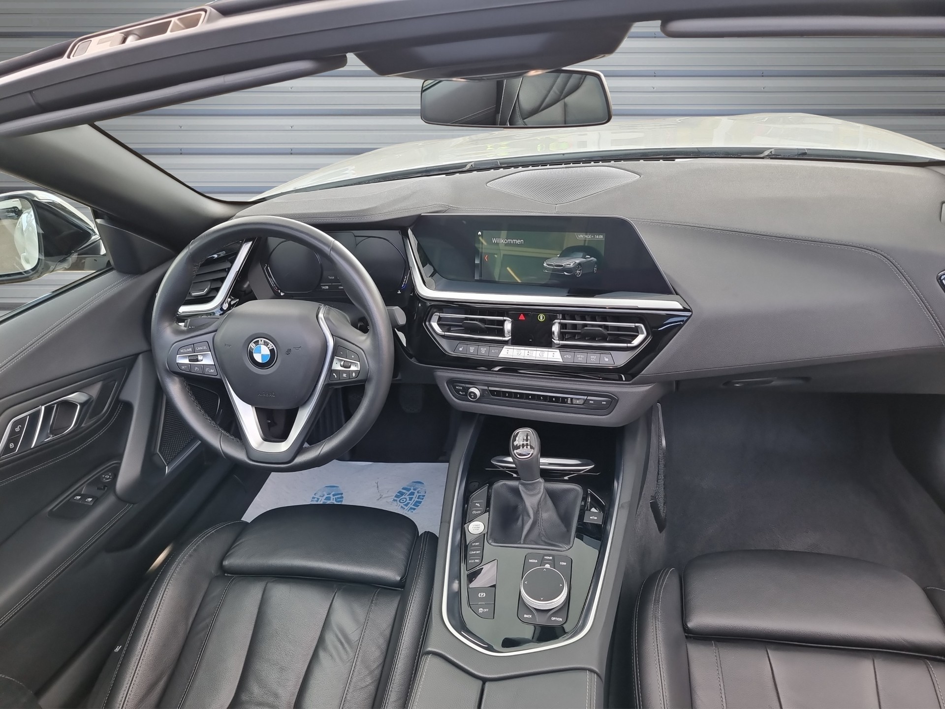 BMW Z4 sDrive 20i Sport Line-image-11