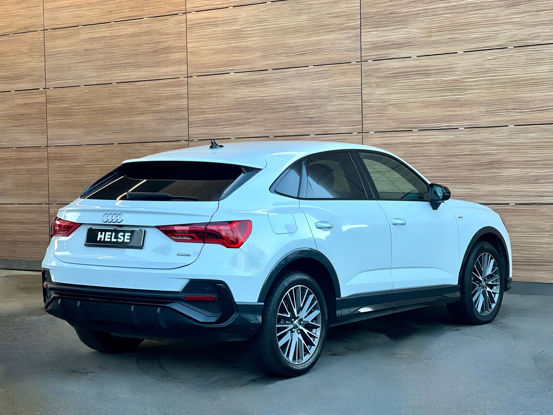 AUDI Q3 Sportback 45 TFSI S line quattro-image-5