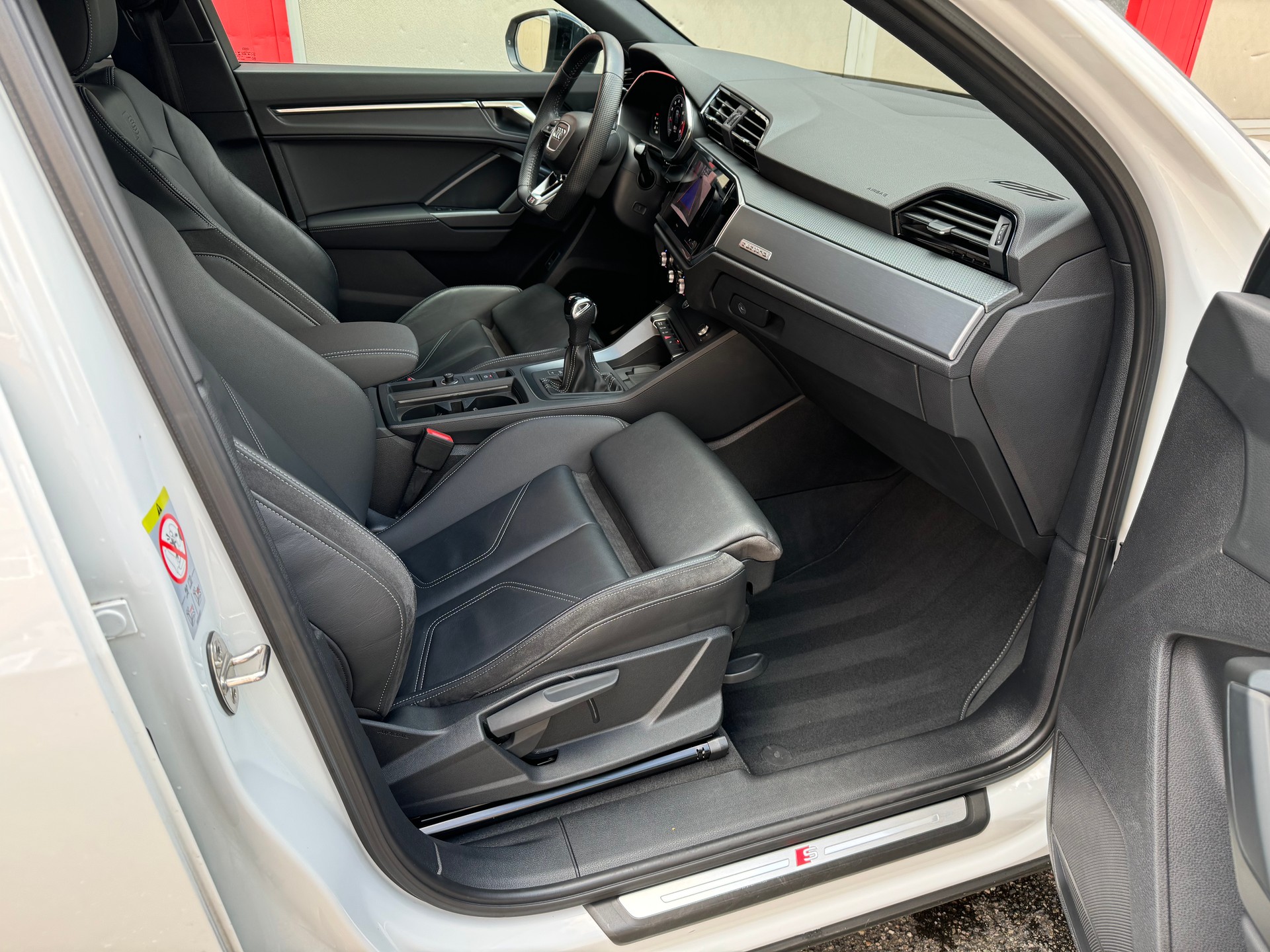 AUDI Q3 Sportback 45 TFSI S line quattro-image-15