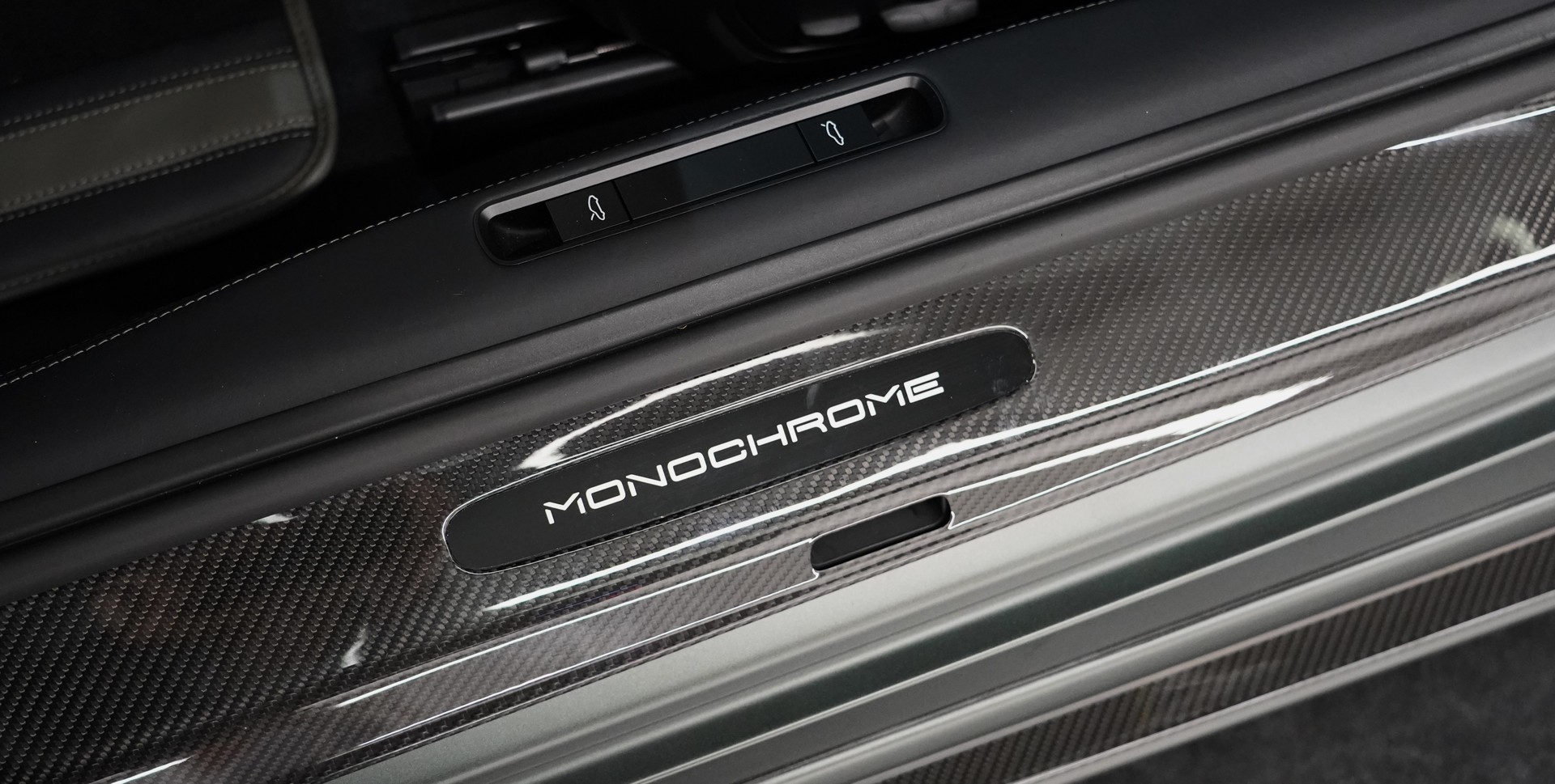 PORSCHE 911 Turbo S-image-12