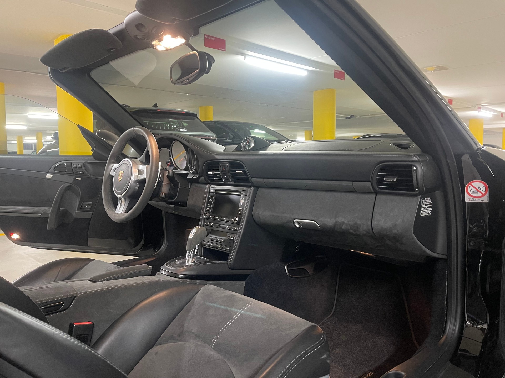 PORSCHE 911 Cabrio Carrera 4 GTS PDK-image-16
