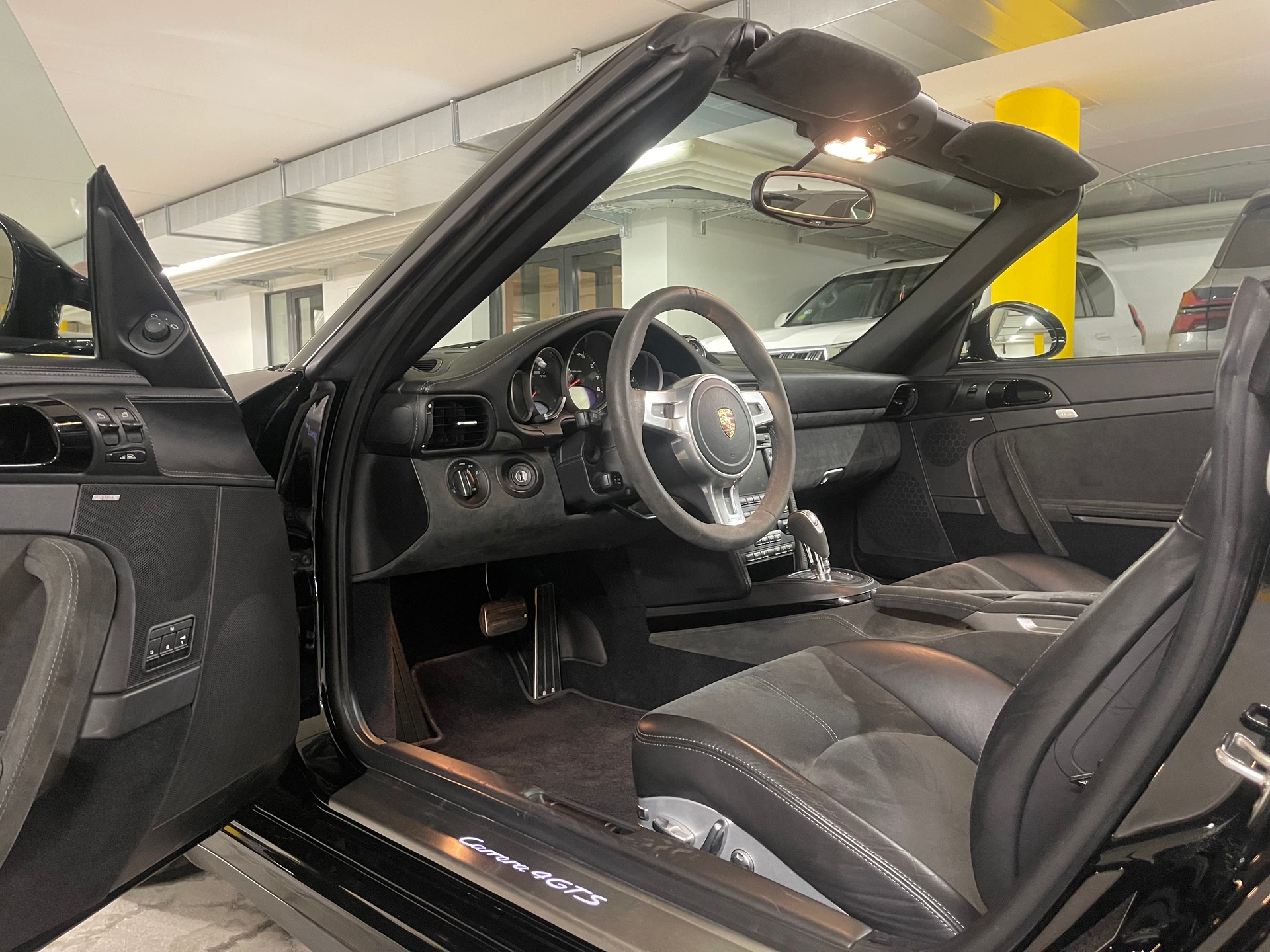 PORSCHE 911 Cabrio Carrera 4 GTS PDK-image-15