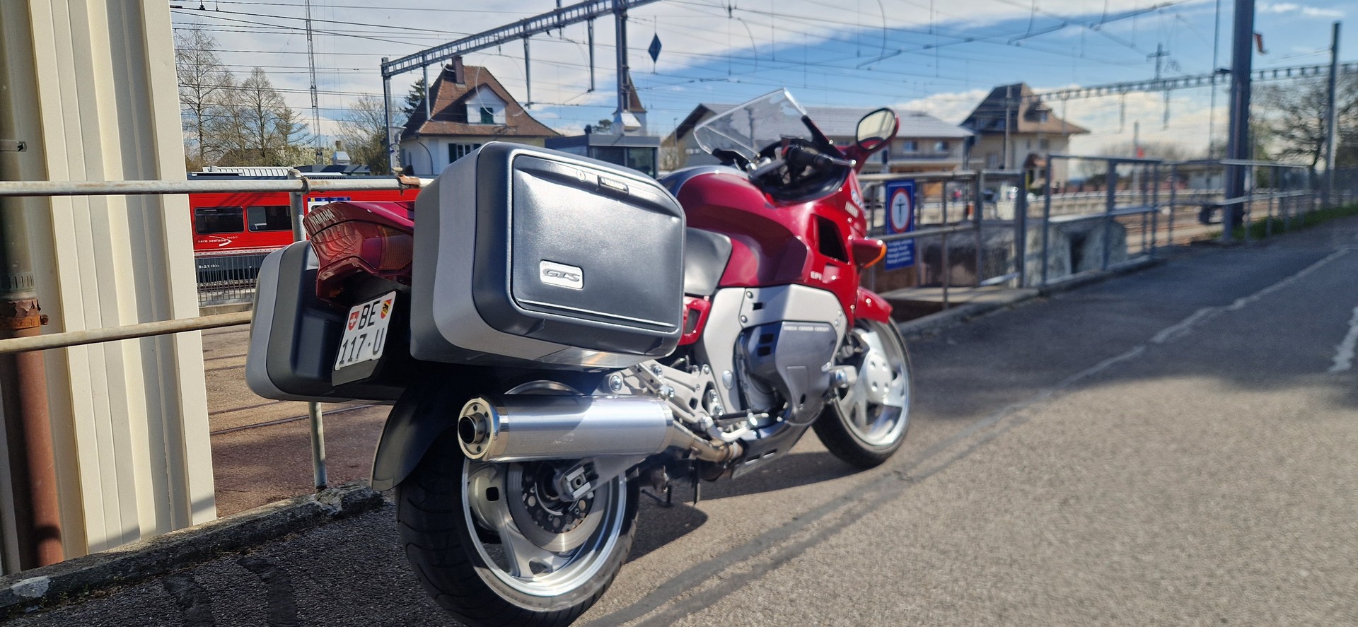 YAMAHA GTS 1000 ABS-showroom-element-2