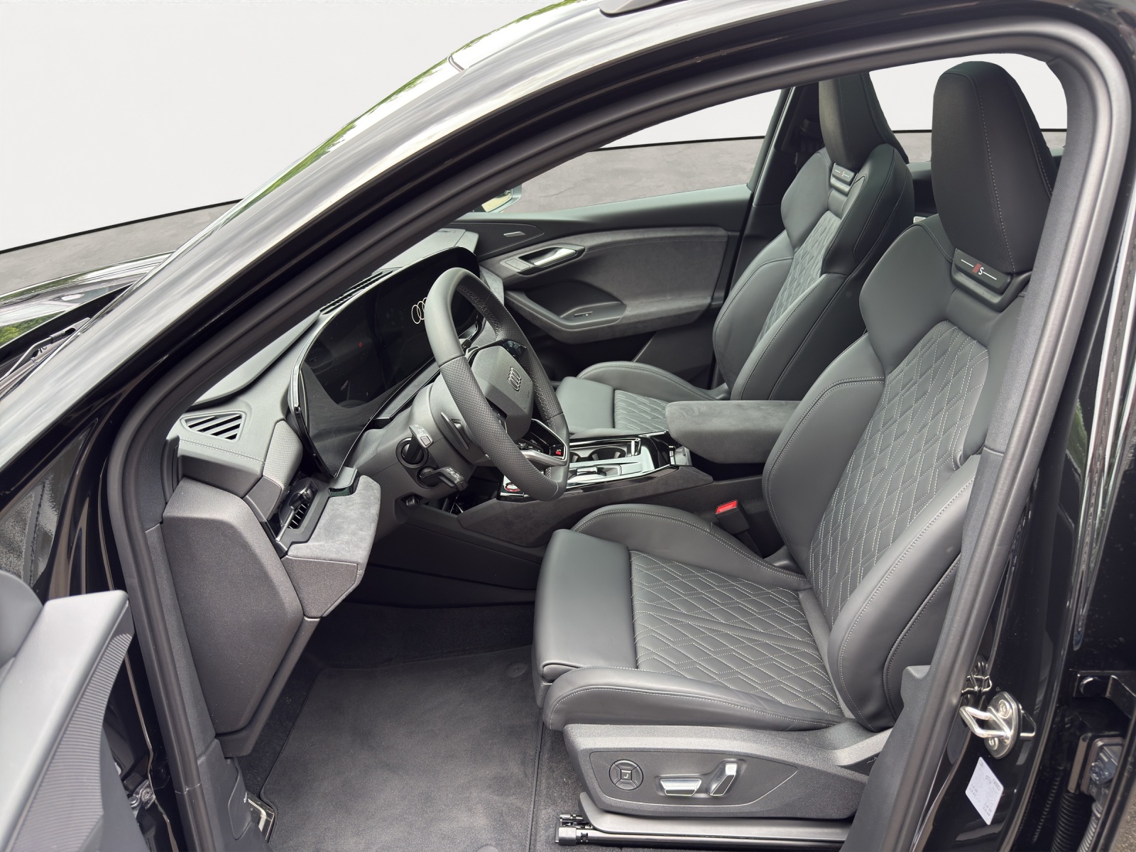 AUDI SQ6 Sportback e-tron quattro-image-4