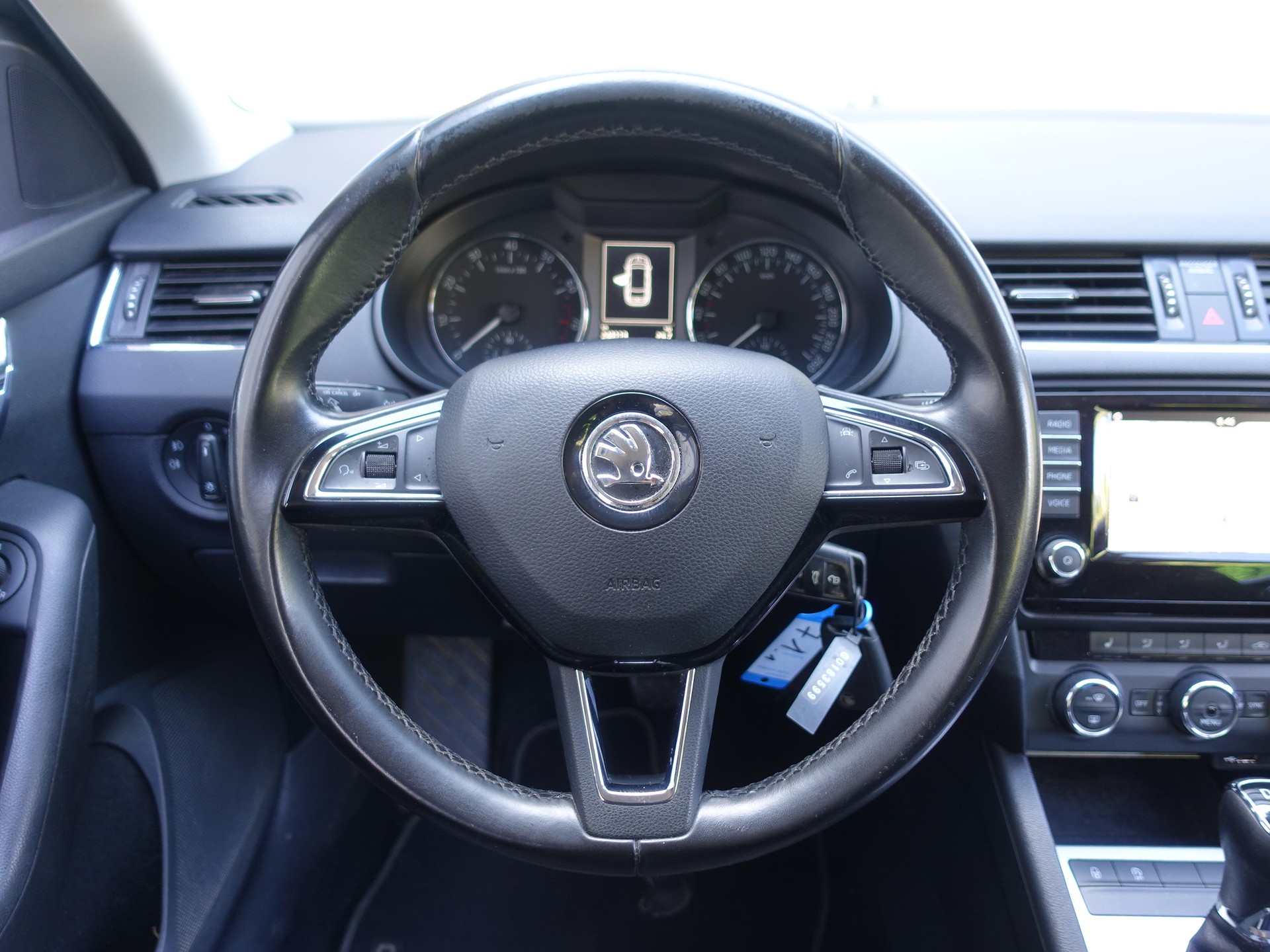 SKODA Octavia Combi 1.4 TSI Ambition DSG-image-11