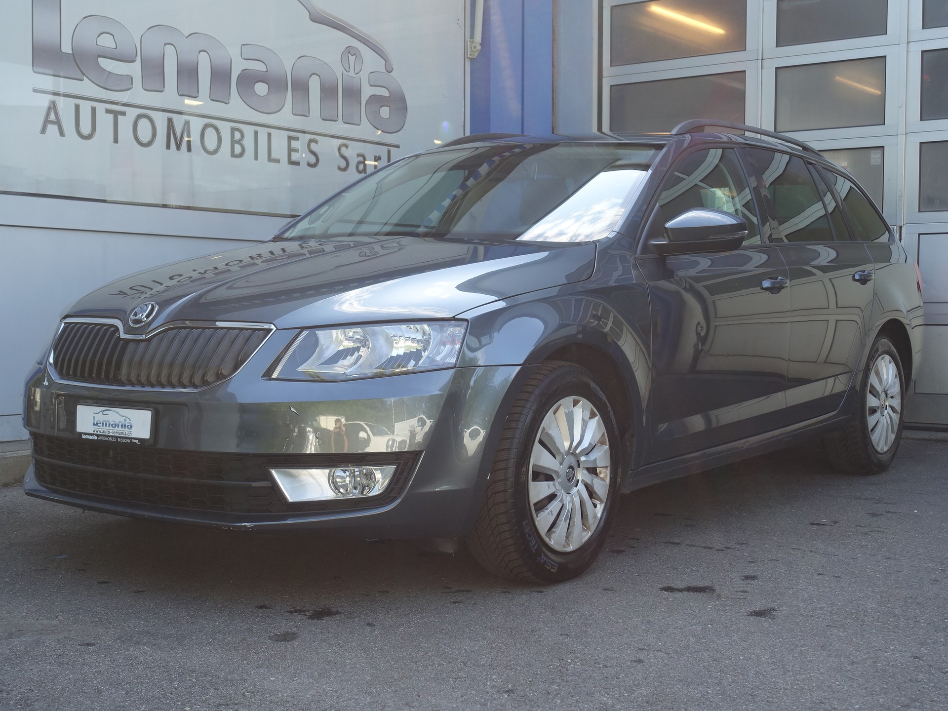SKODA Octavia Combi 1.4 TSI Ambition DSG-image-1