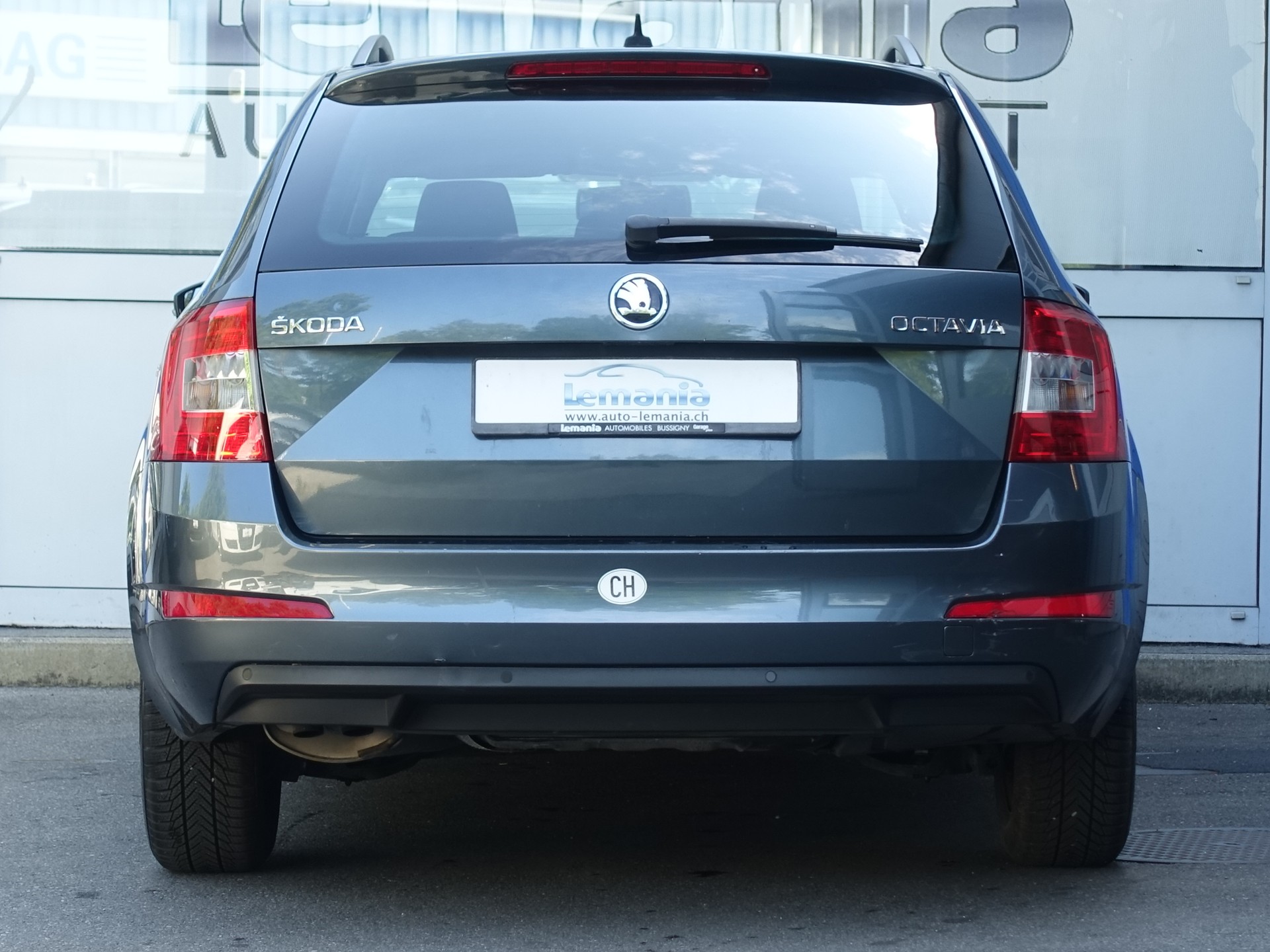 SKODA Octavia Combi 1.4 TSI Ambition DSG-image-5