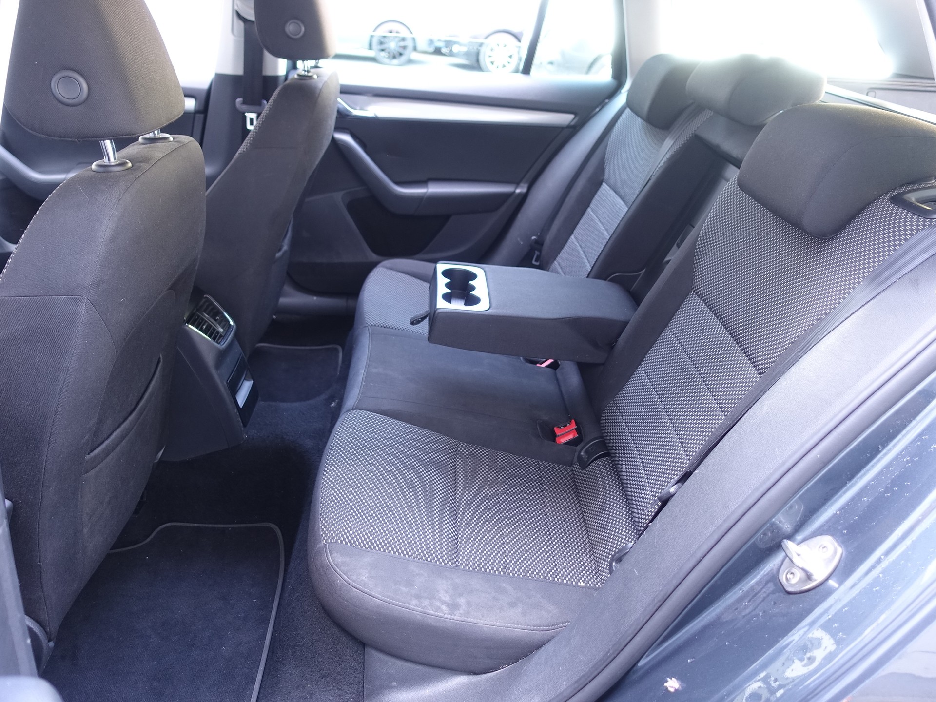 SKODA Octavia Combi 1.4 TSI Ambition DSG-image-13
