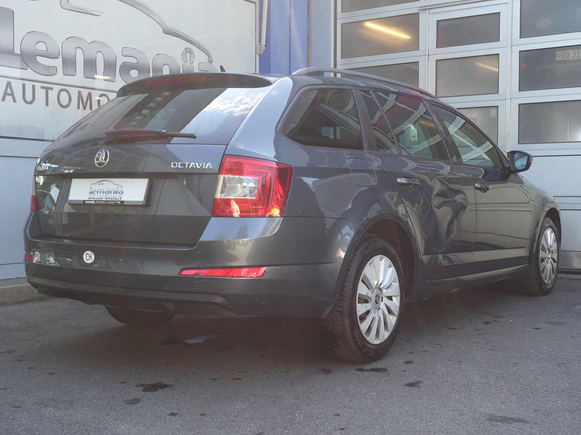 SKODA Octavia Combi 1.4 TSI Ambition DSG-image-4