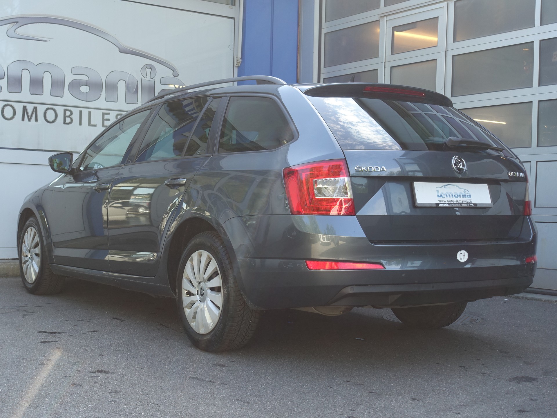SKODA Octavia Combi 1.4 TSI Ambition DSG-image-3