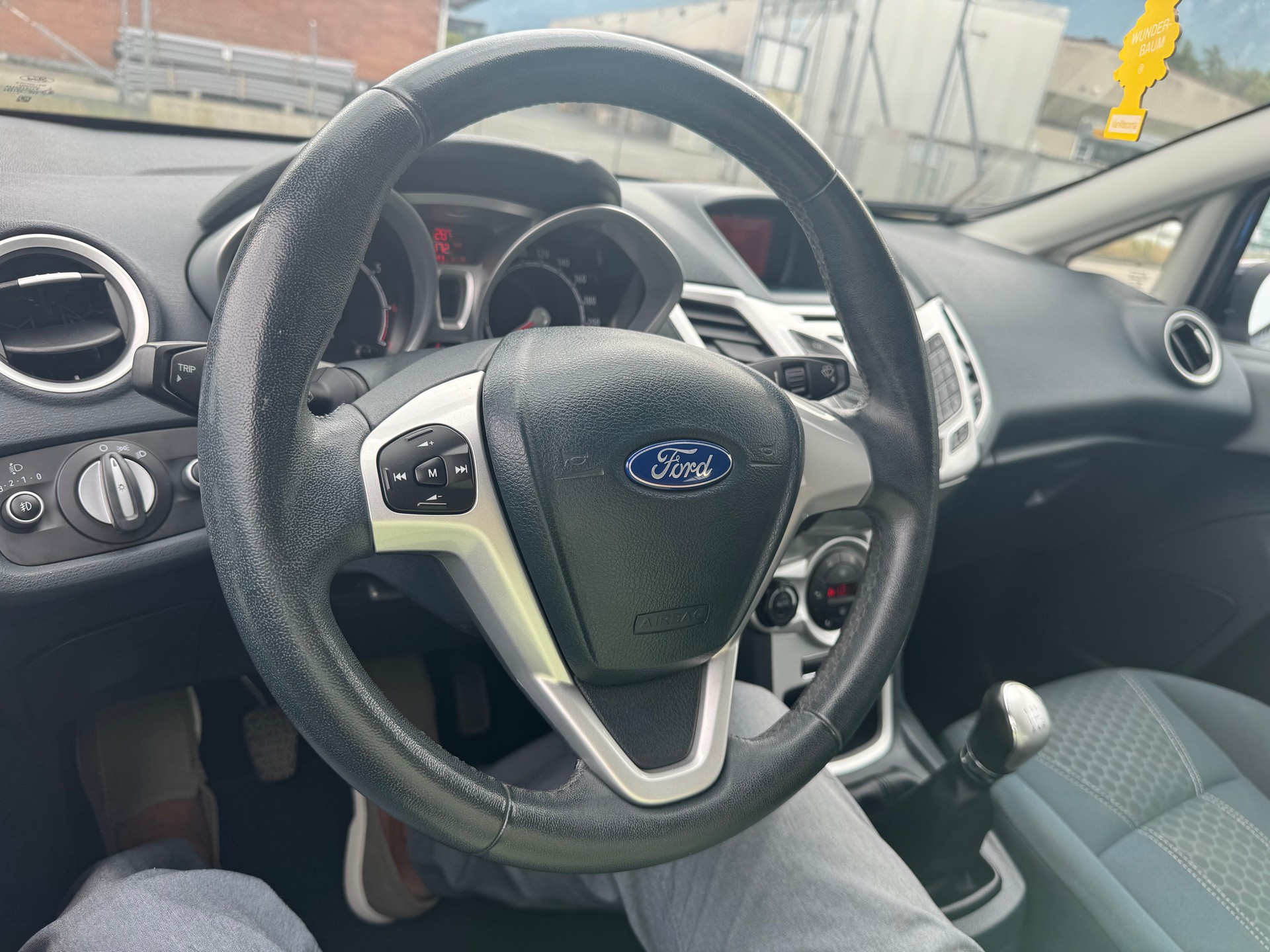 FORD Fiesta 1.4 16V Titanium-image-15