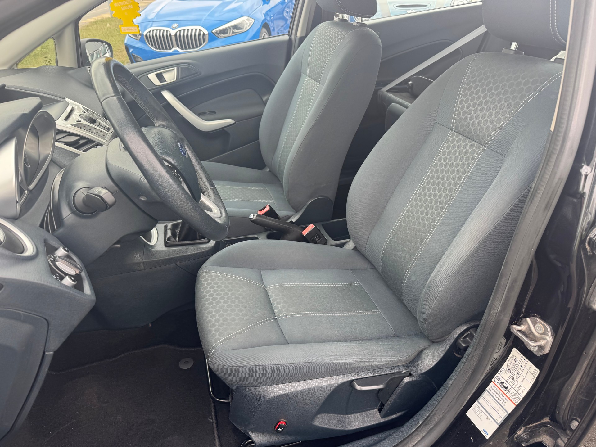 FORD Fiesta 1.4 16V Titanium-image-9