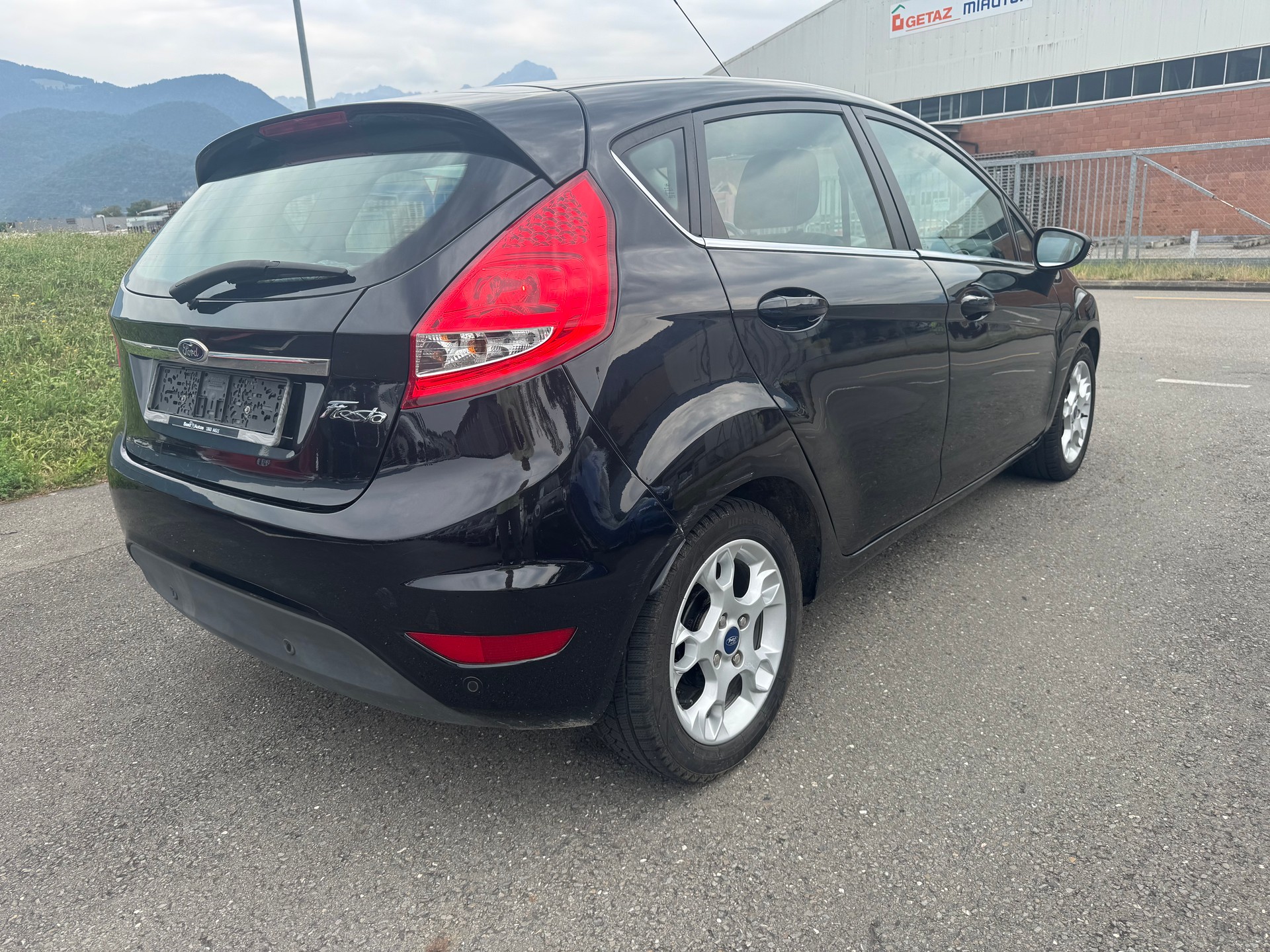 FORD Fiesta 1.4 16V Titanium-image-3