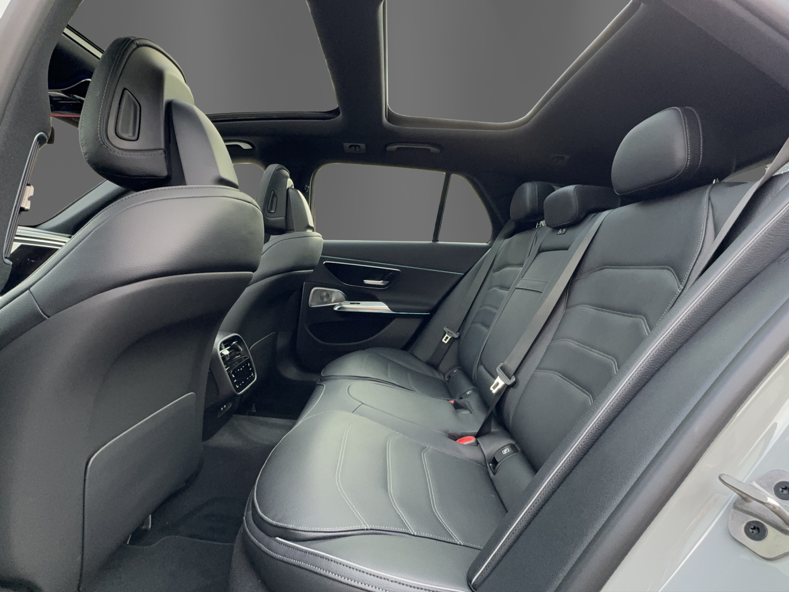 MERCEDES-BENZ E 300 de T 4Matic 9G-Tronic-image-12