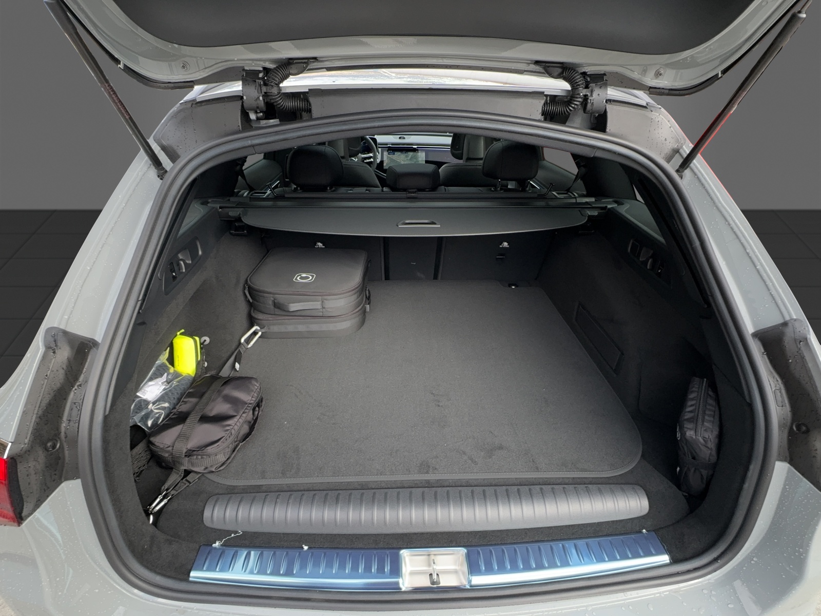 MERCEDES-BENZ E 300 de T 4Matic 9G-Tronic-image-19