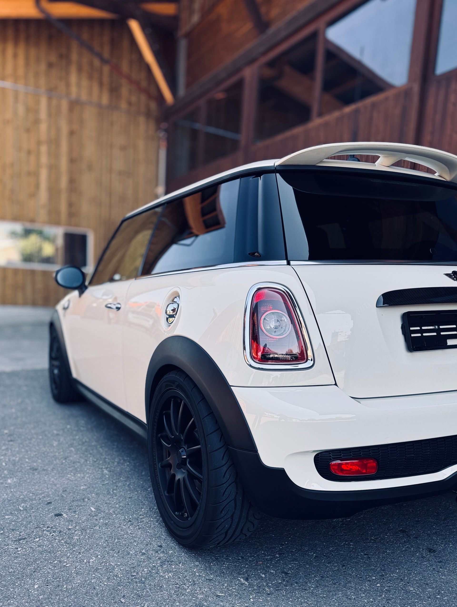 MINI Cooper John Cooper Works-image-3