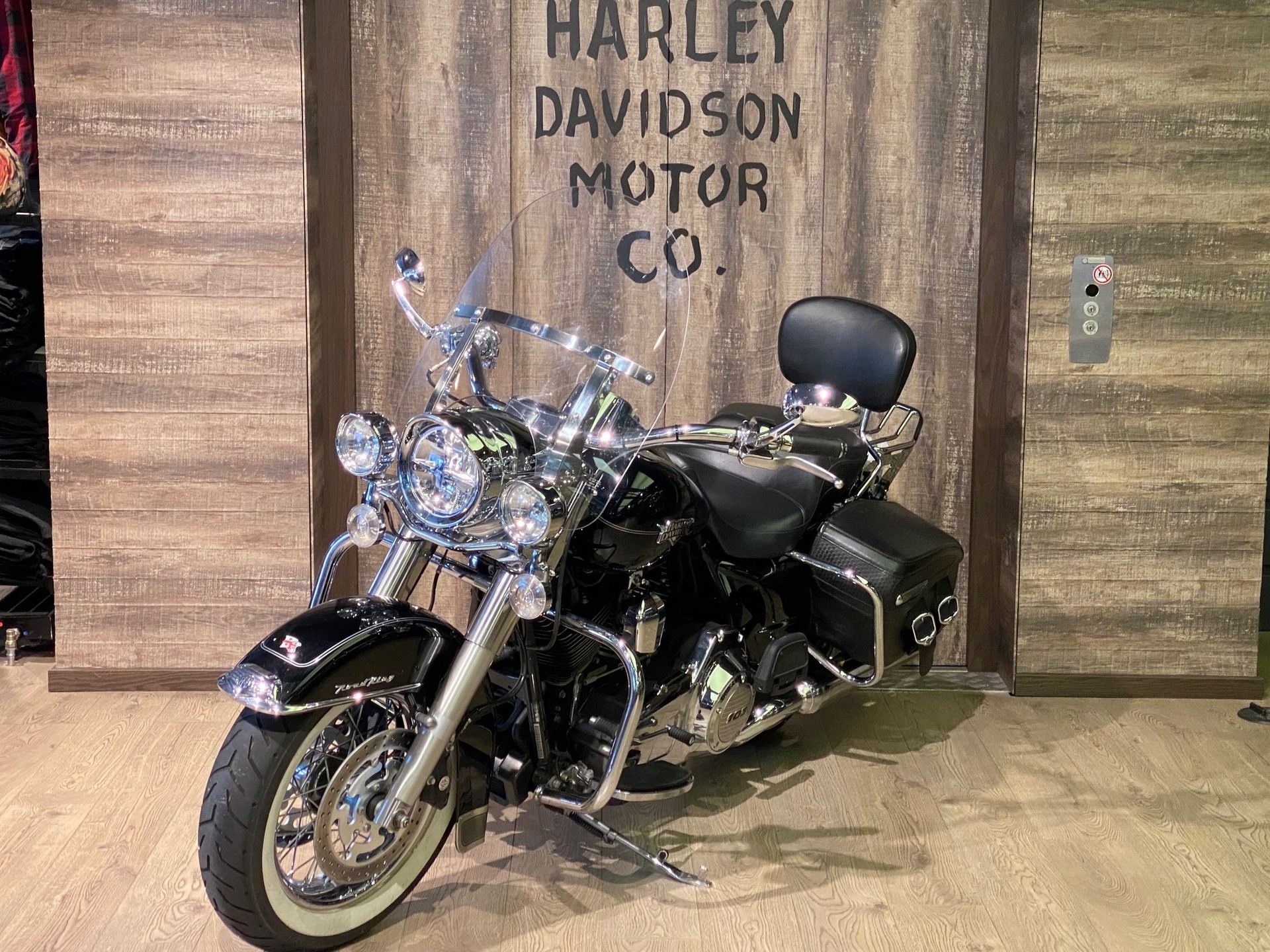 HARLEY-DAVIDSON FLHRC Road King Classic 103 ABS-showroom-element-2