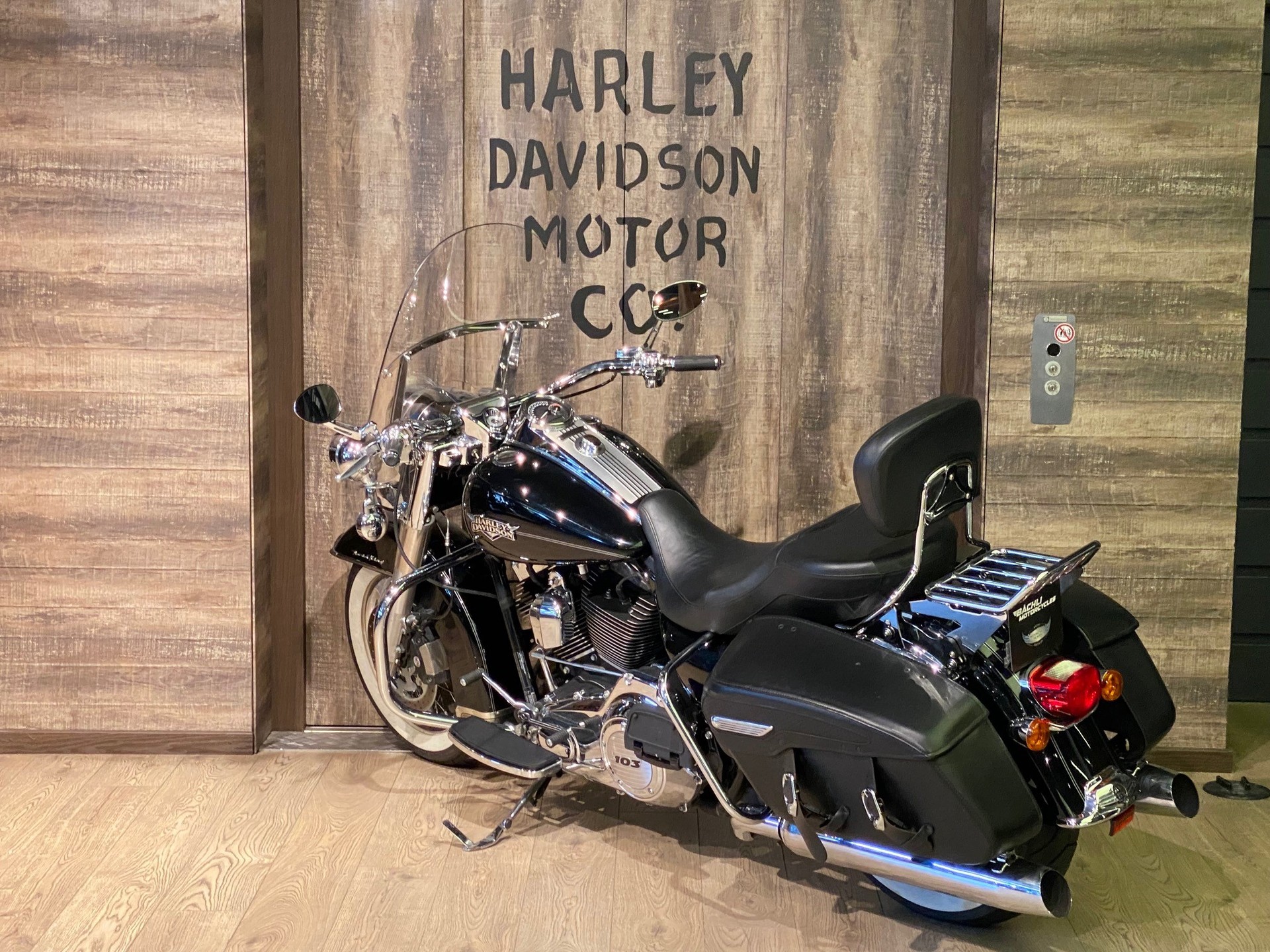 HARLEY-DAVIDSON FLHRC Road King Classic 103 ABS-image-4