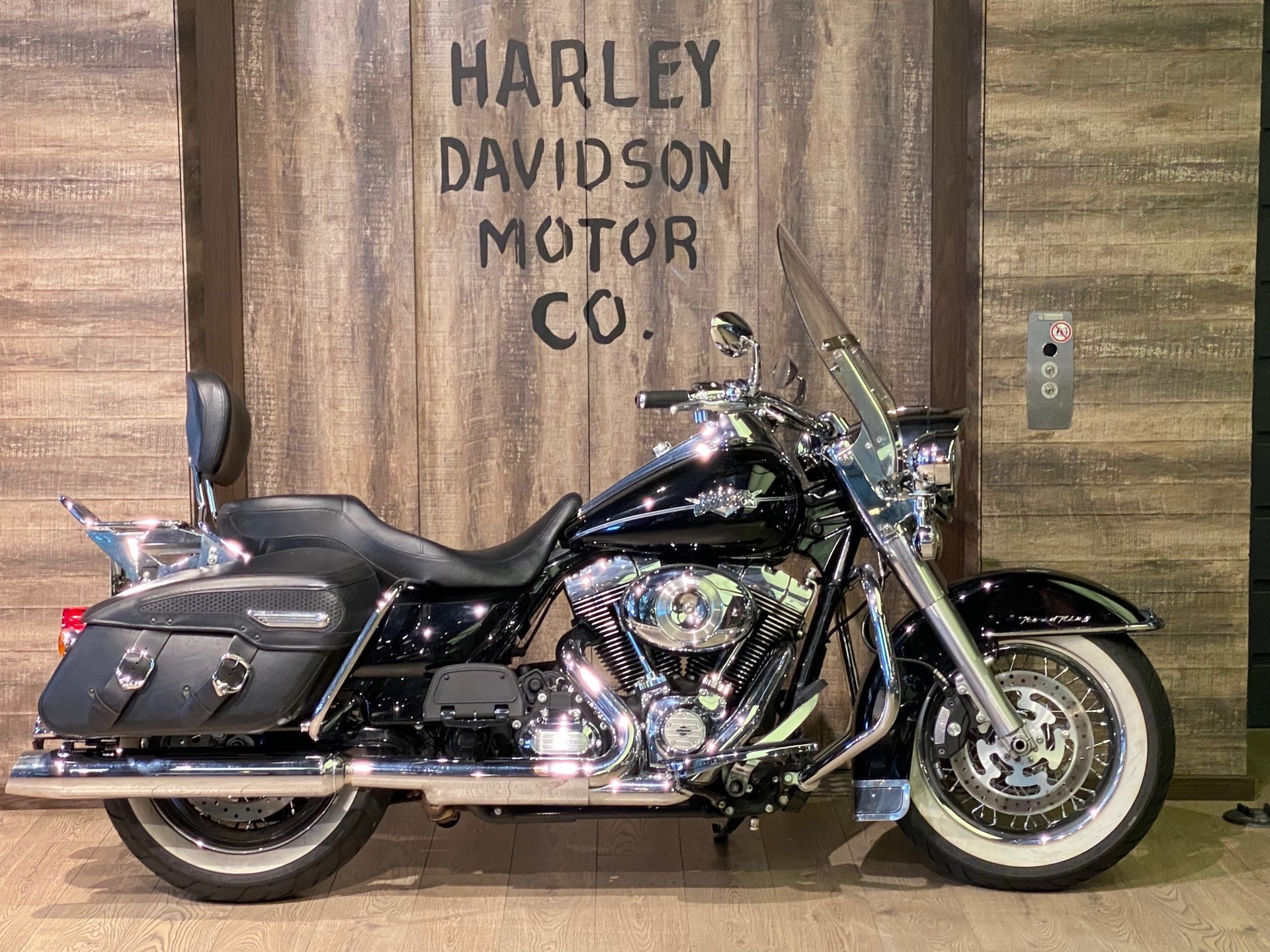 HARLEY-DAVIDSON FLHRC Road King Classic 103 ABS