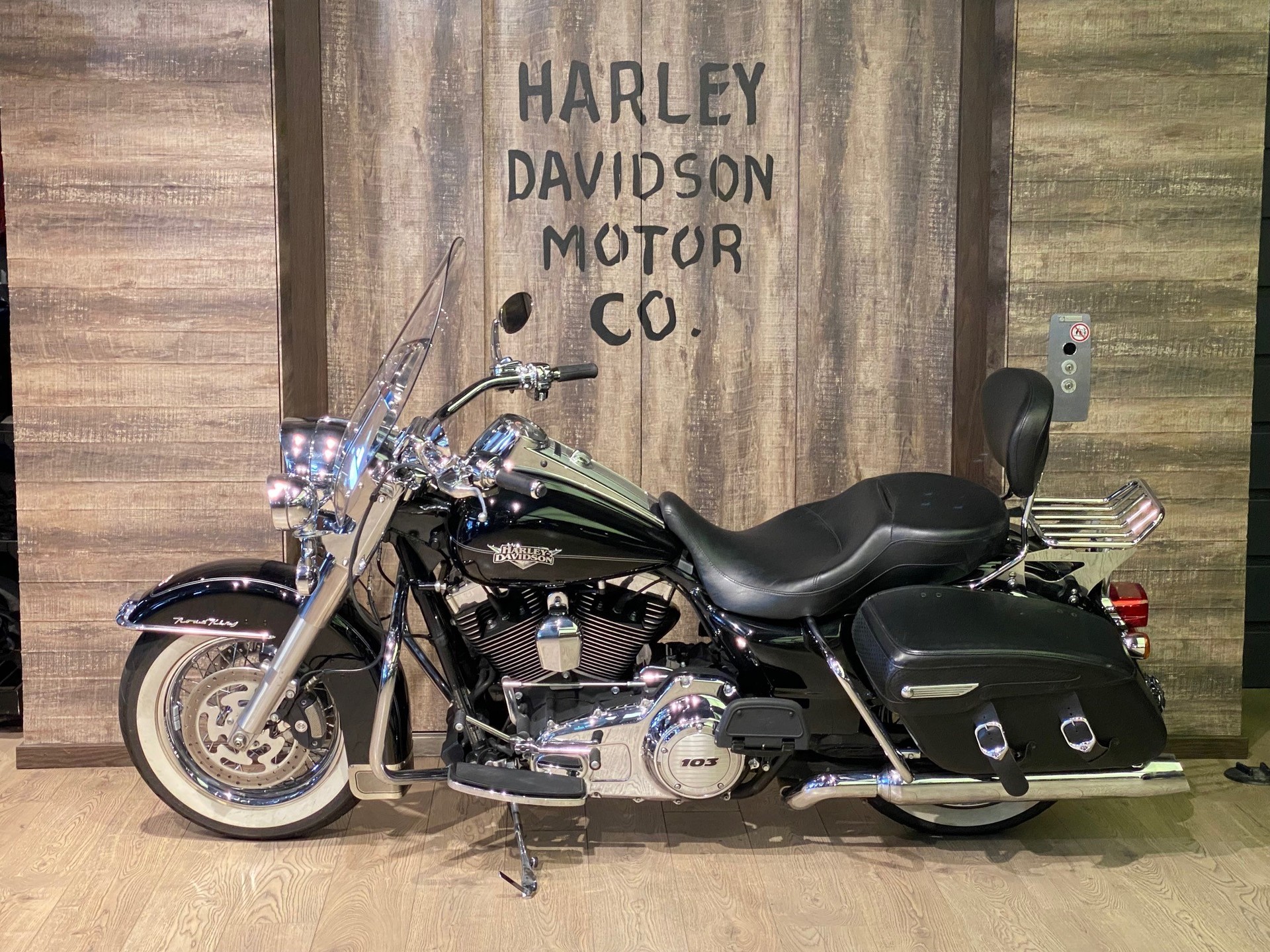 HARLEY-DAVIDSON FLHRC Road King Classic 103 ABS-showroom-element-3