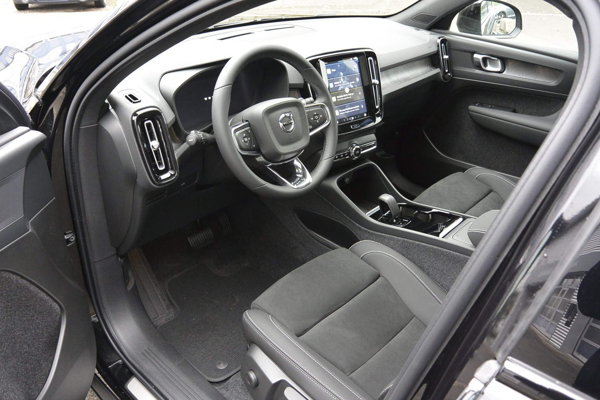 VOLVO C40 E80 Plus AWD-image-2