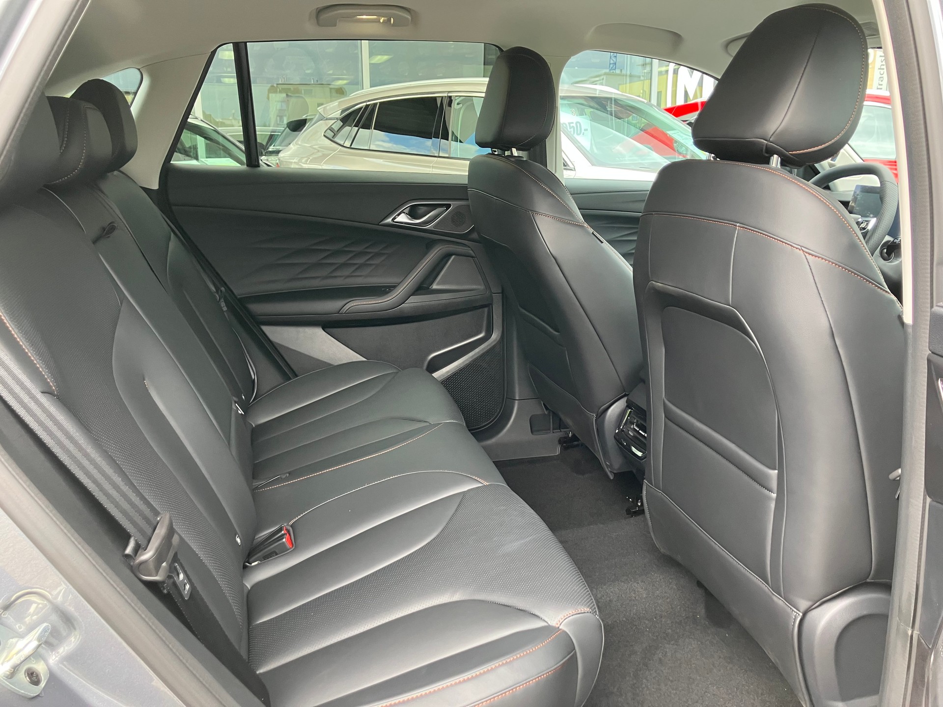 MG HS 1.5 T PHEV Luxury-image-5