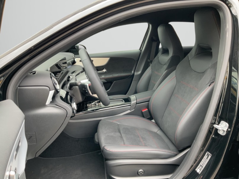MERCEDES-BENZ A 200 Night Star AMG Line-image-4