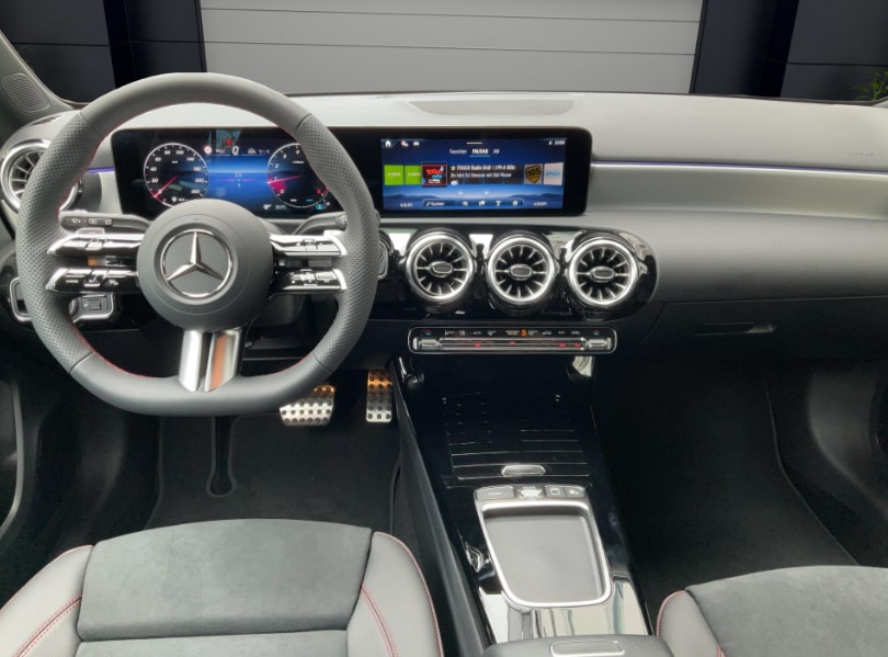 MERCEDES-BENZ A 200 Night Star AMG Line-image-5
