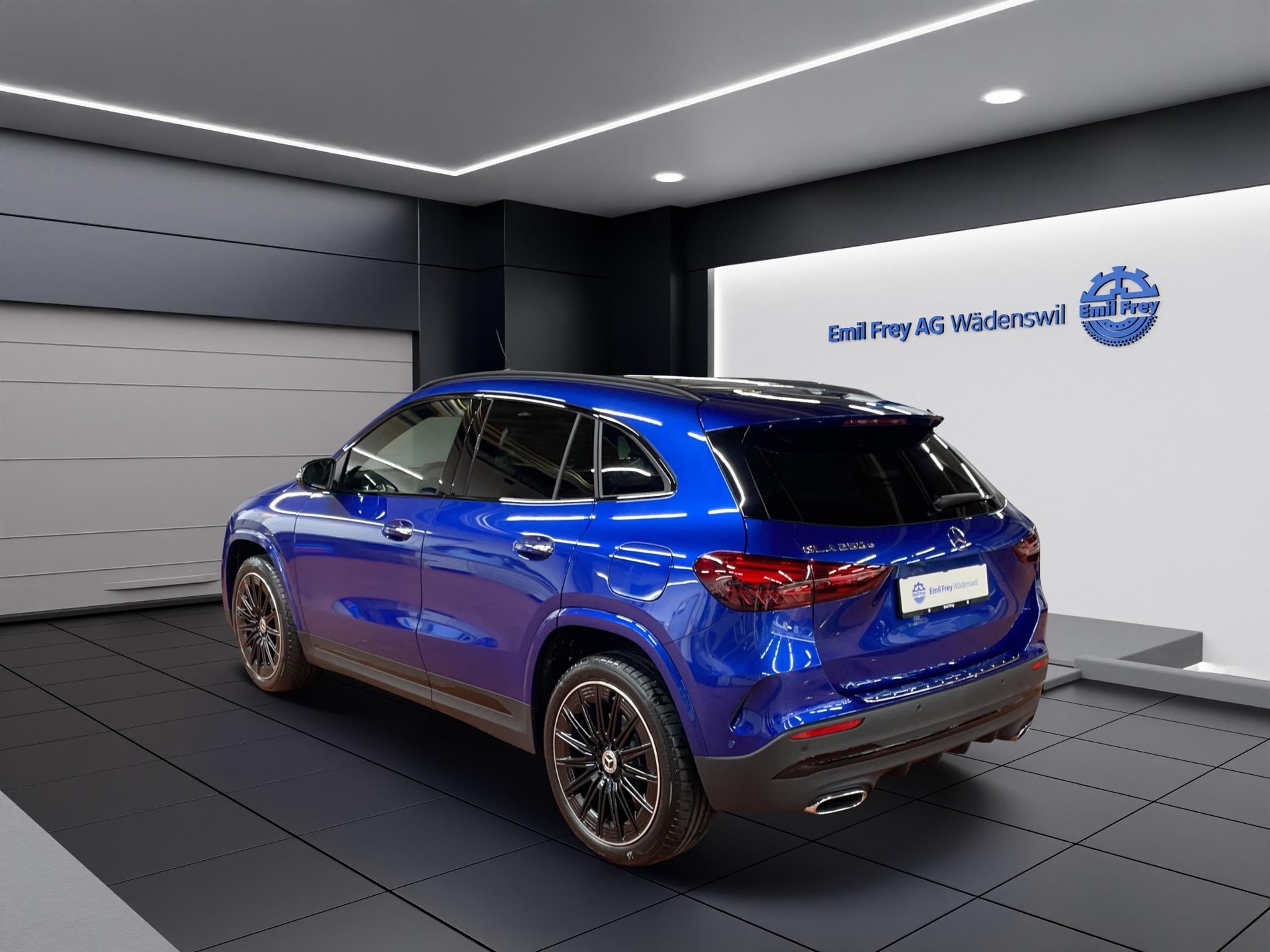 MERCEDES-BENZ GLA 250 e AMG Line-image-3