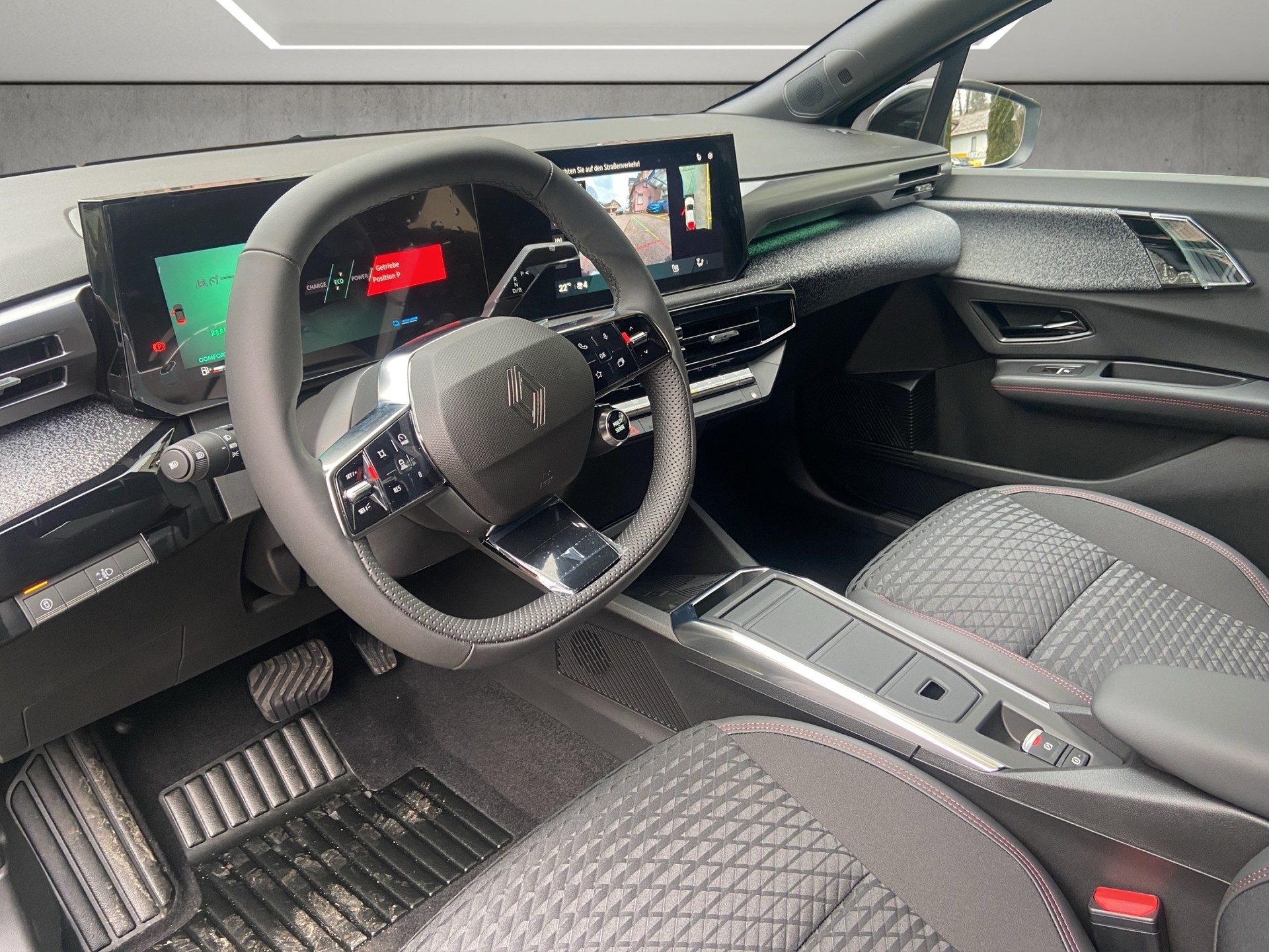 RENAULT Clio 1.8 E-Tech Techno-image-9
