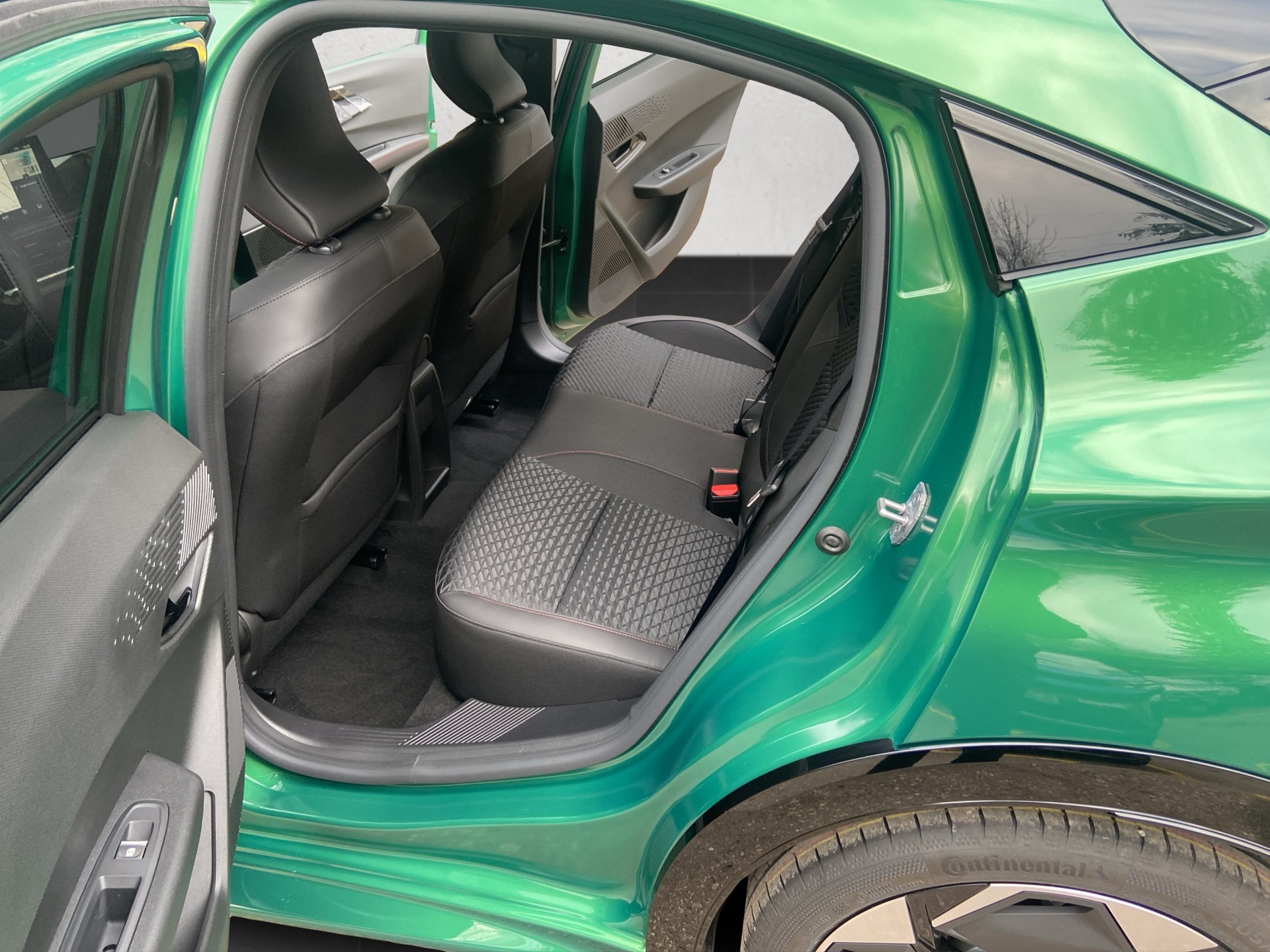 RENAULT Clio 1.8 E-Tech Techno-image-8