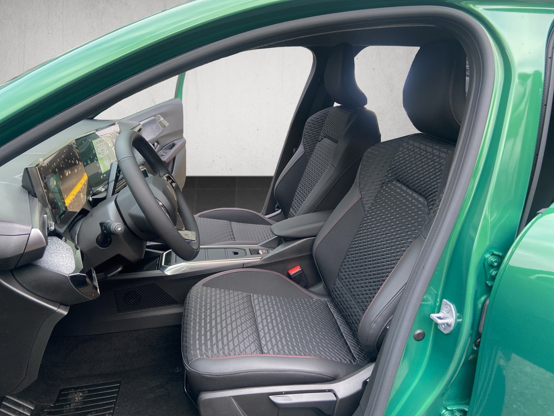 RENAULT Clio 1.8 E-Tech Techno-image-7
