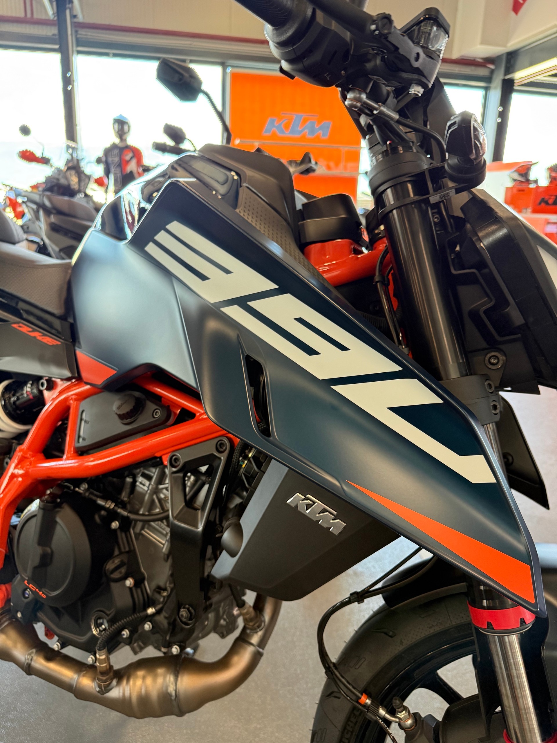 KTM 390 Duke-image-4