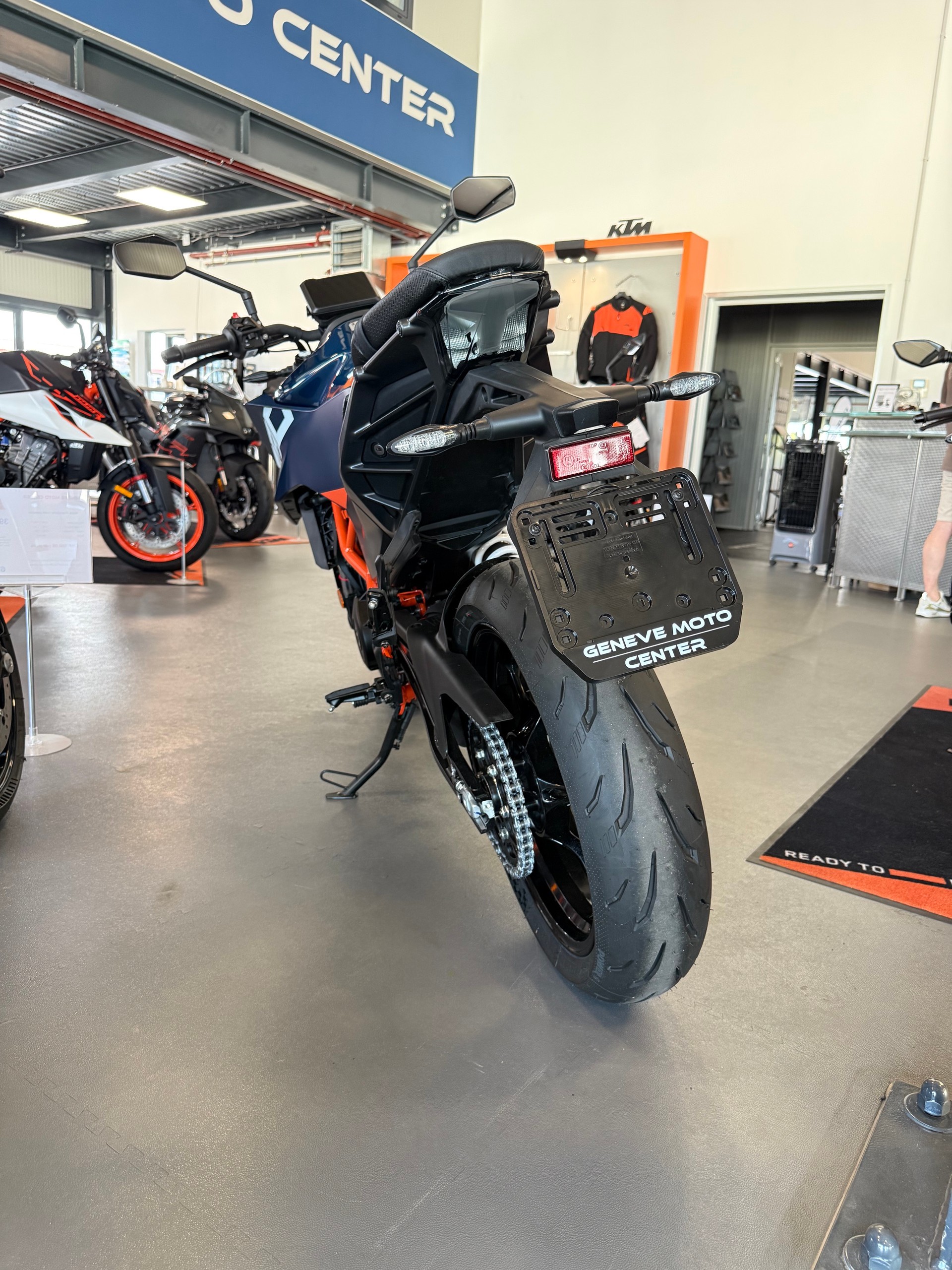 KTM 390 Duke-showroom-element-3