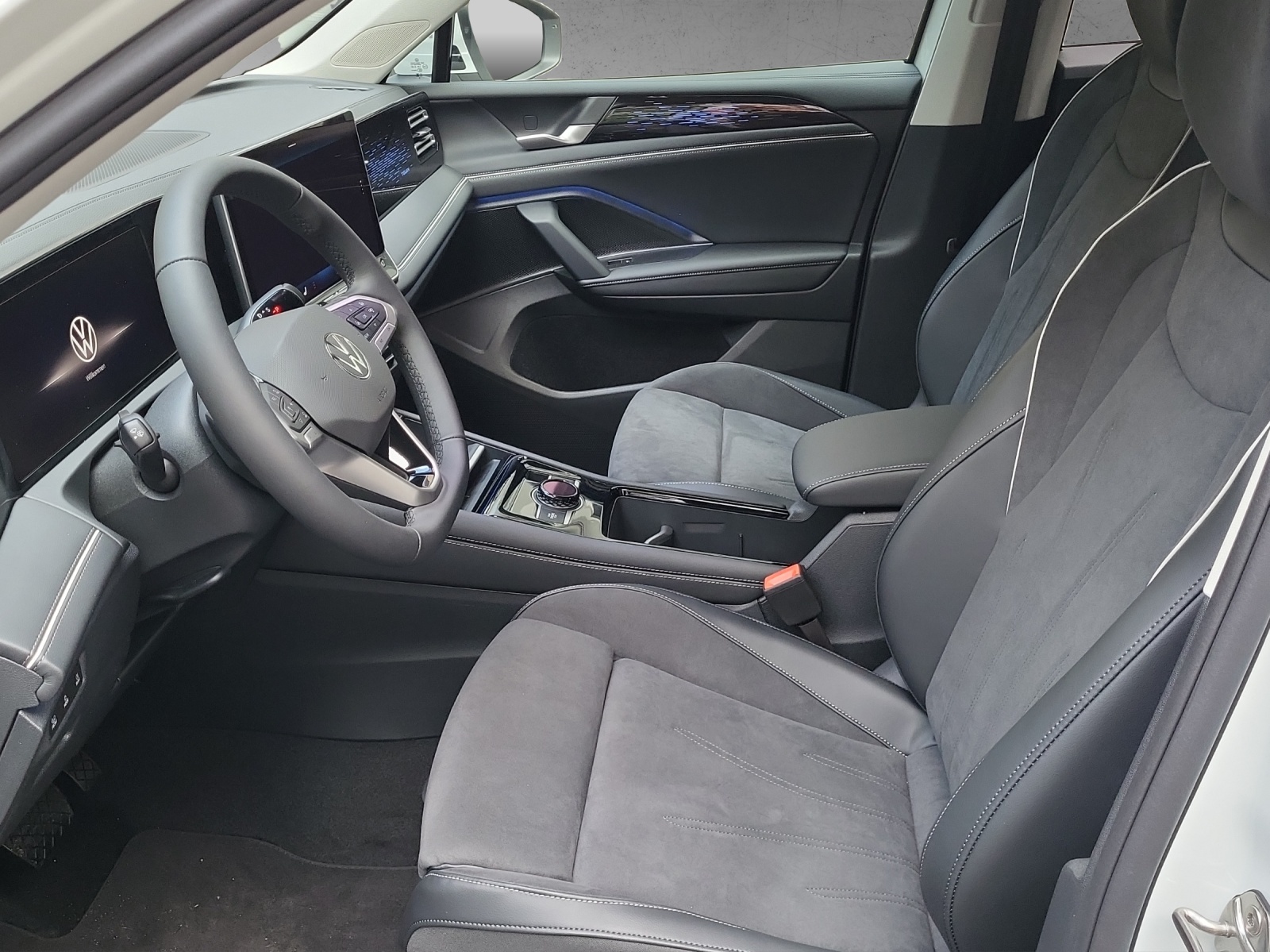 VW Tiguan Elegance 2.0TSI 204PS 4Motion DSG-image-8