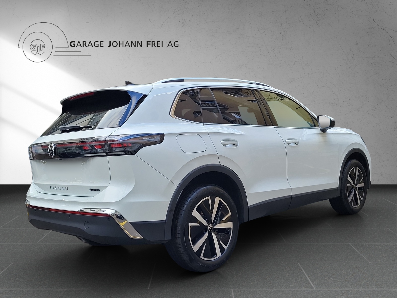 VW VW Tiguan Elegance 2.0TSI 204PS 4Motion DSG-image-4